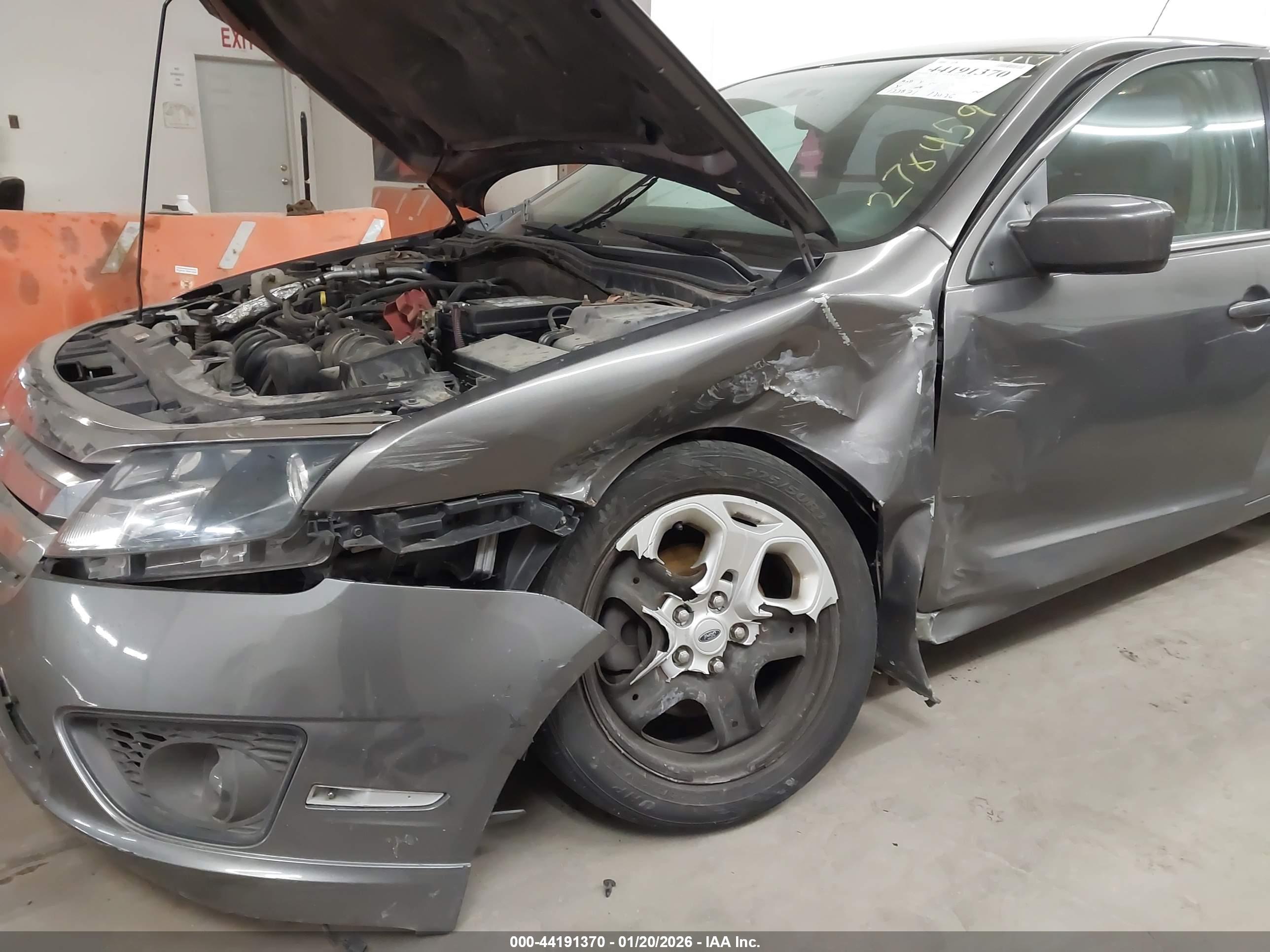 FORD FUSION image 6