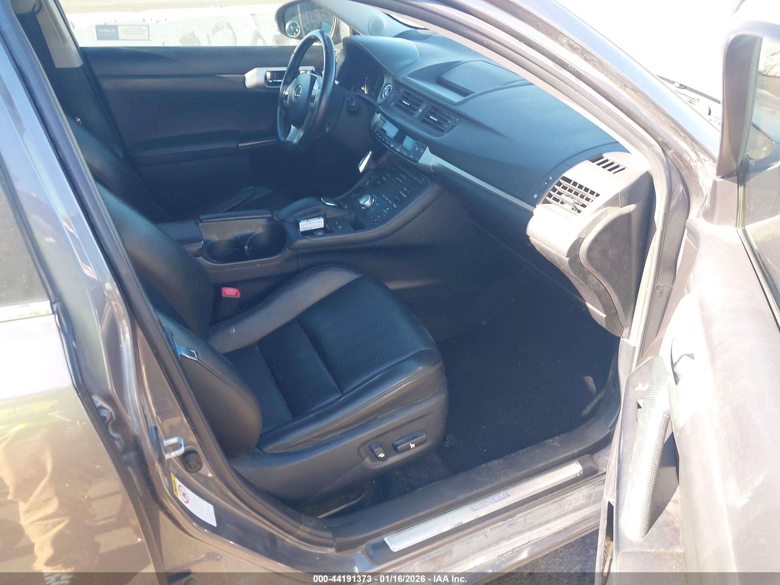 LEXUS CT image 5