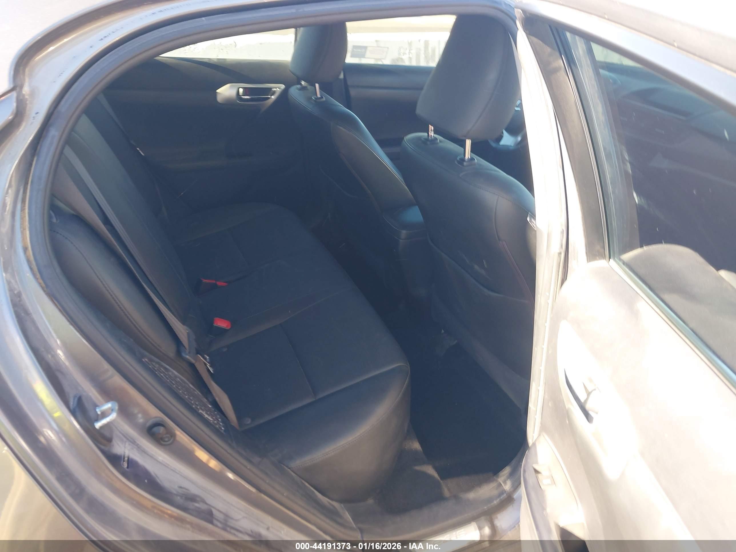 LEXUS CT image 8
