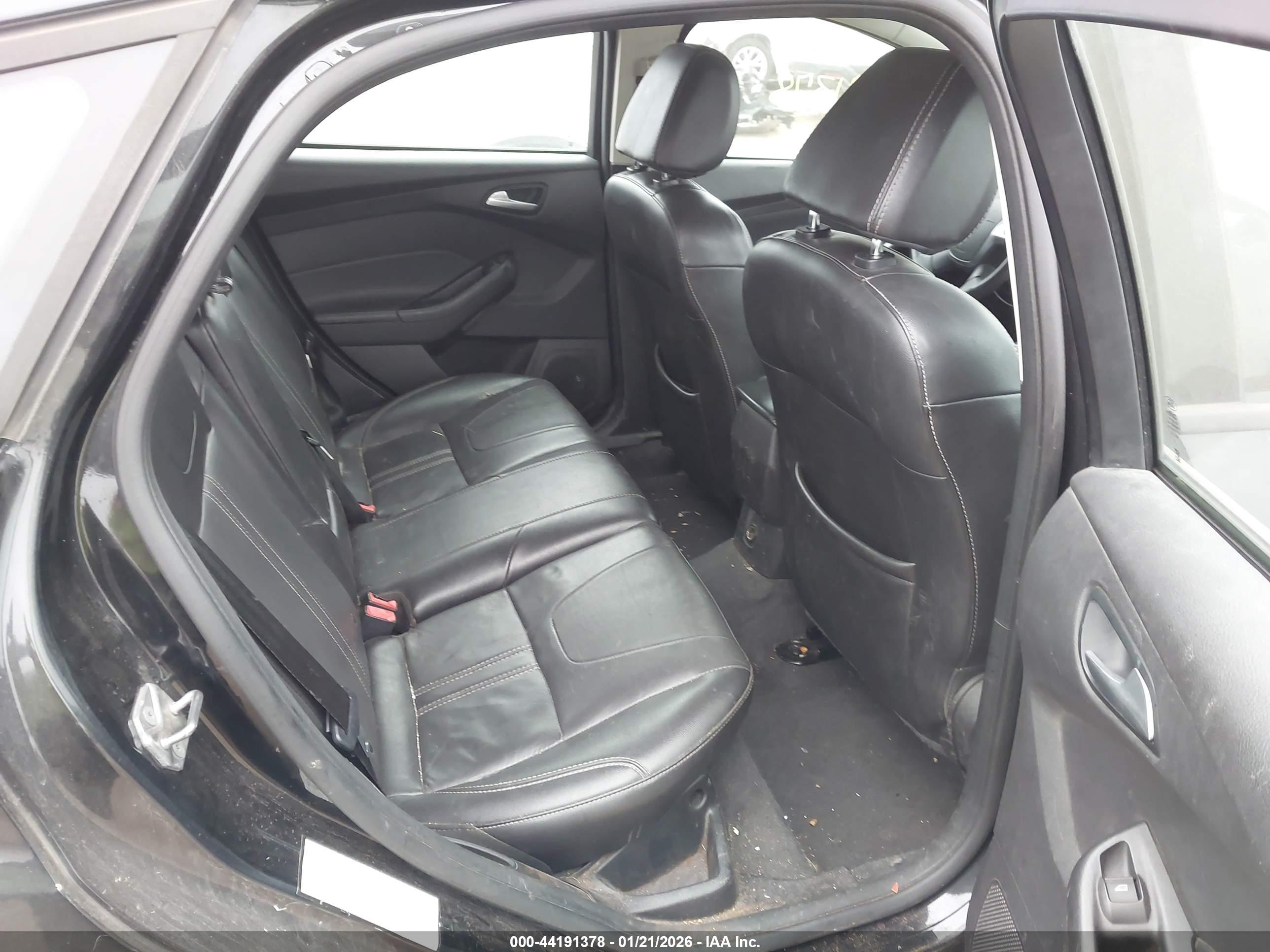 FORD FOCUS image 8