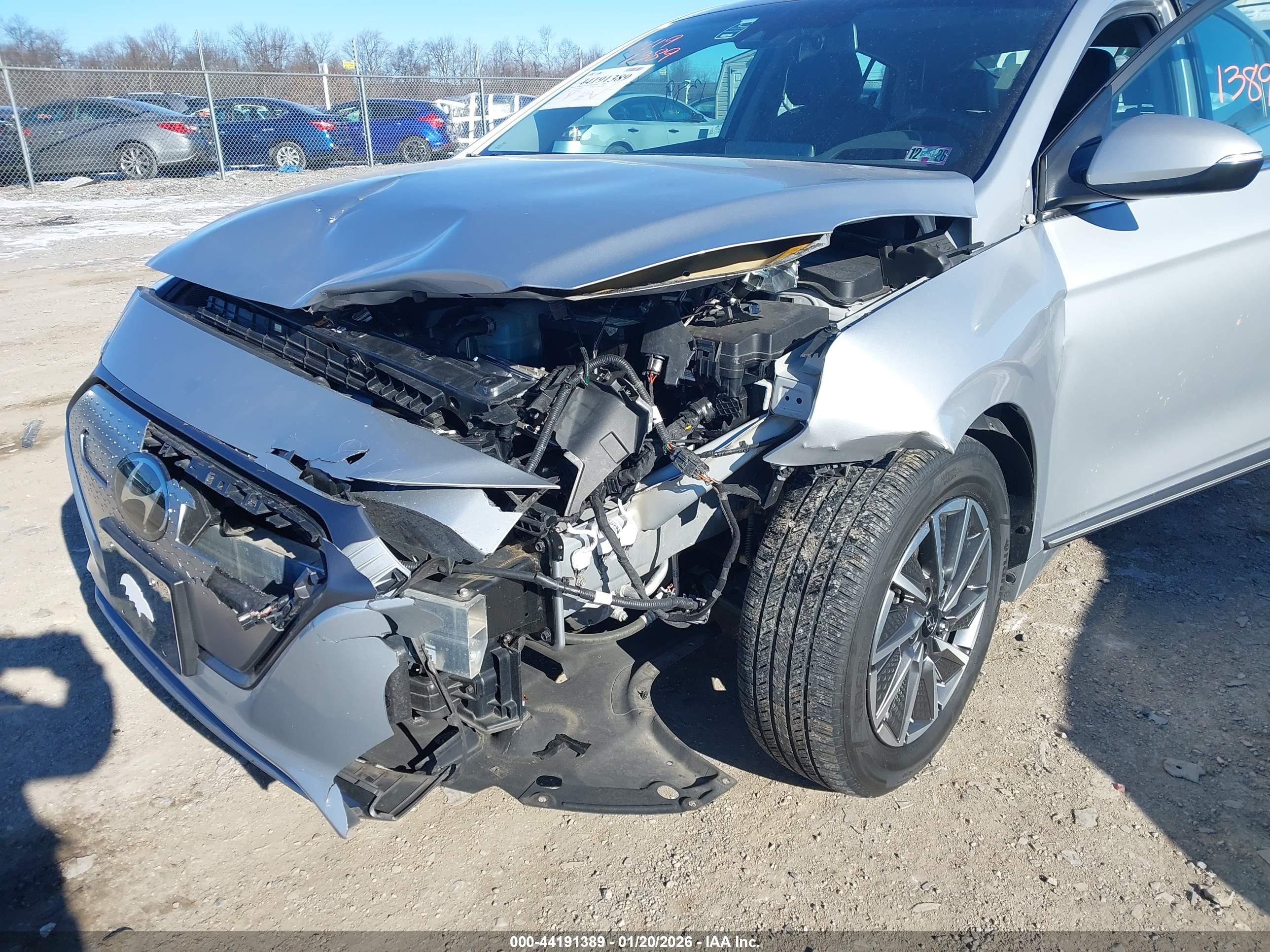 HYUNDAI IONIQ image 6