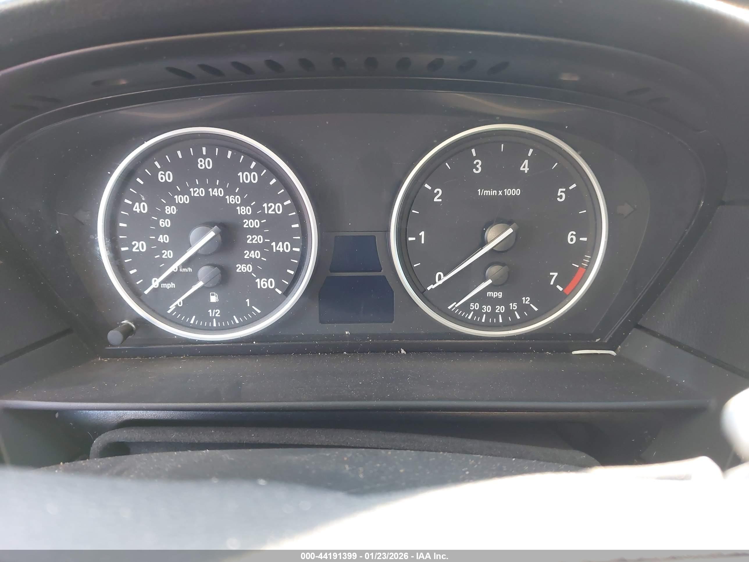 BMW 550I image 7