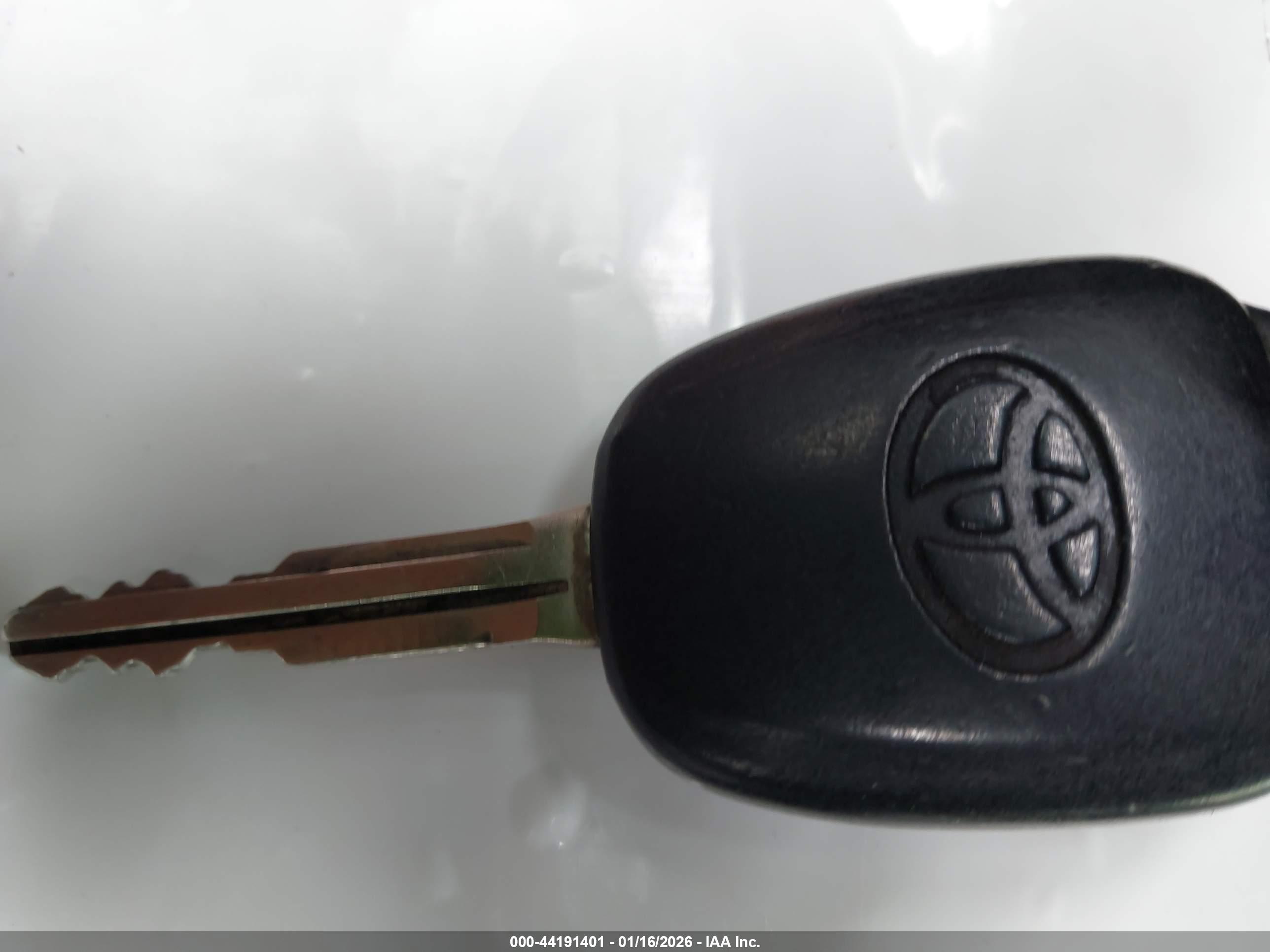 TOYOTA PRIUS image 11