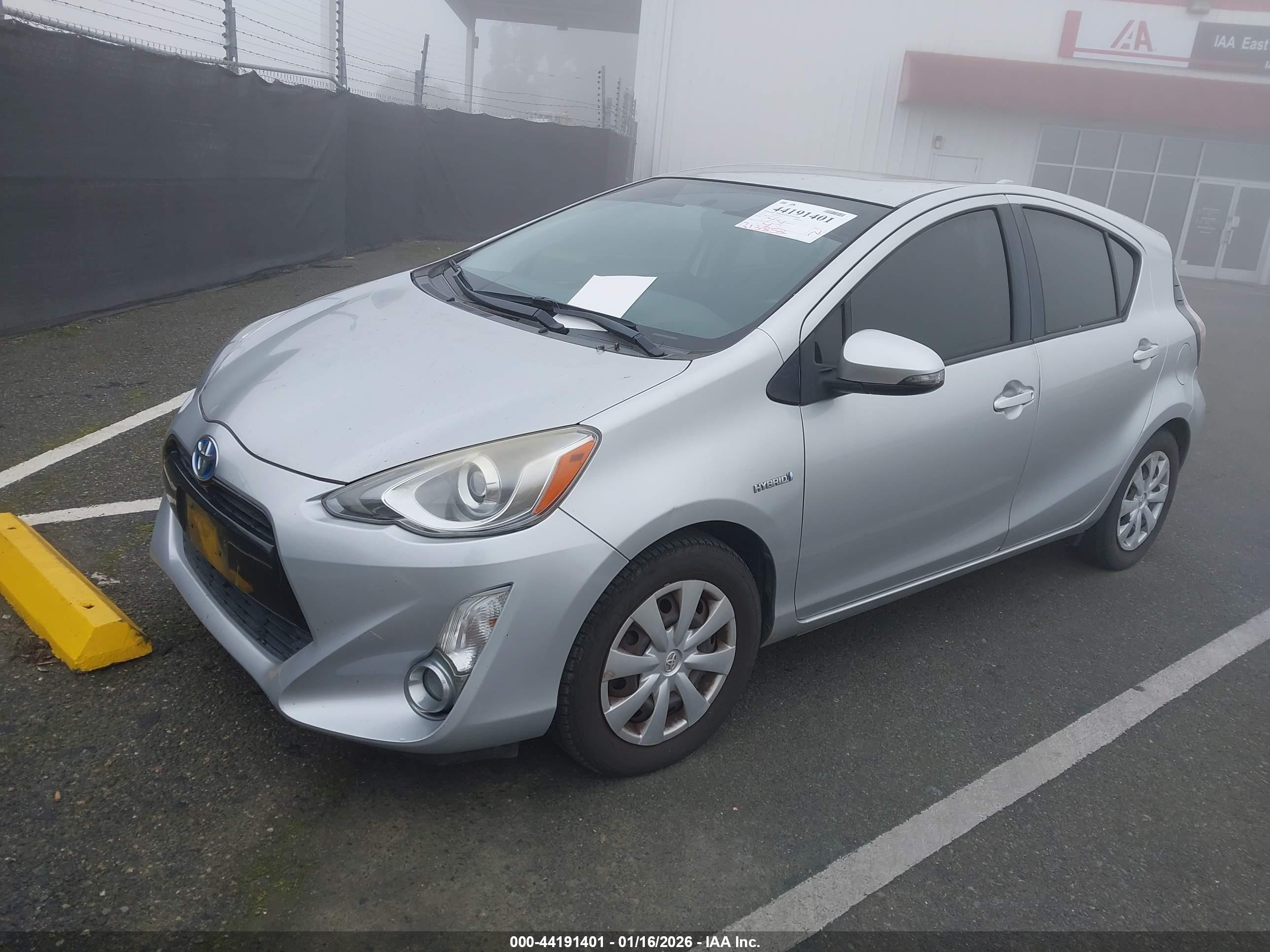 TOYOTA PRIUS image 2