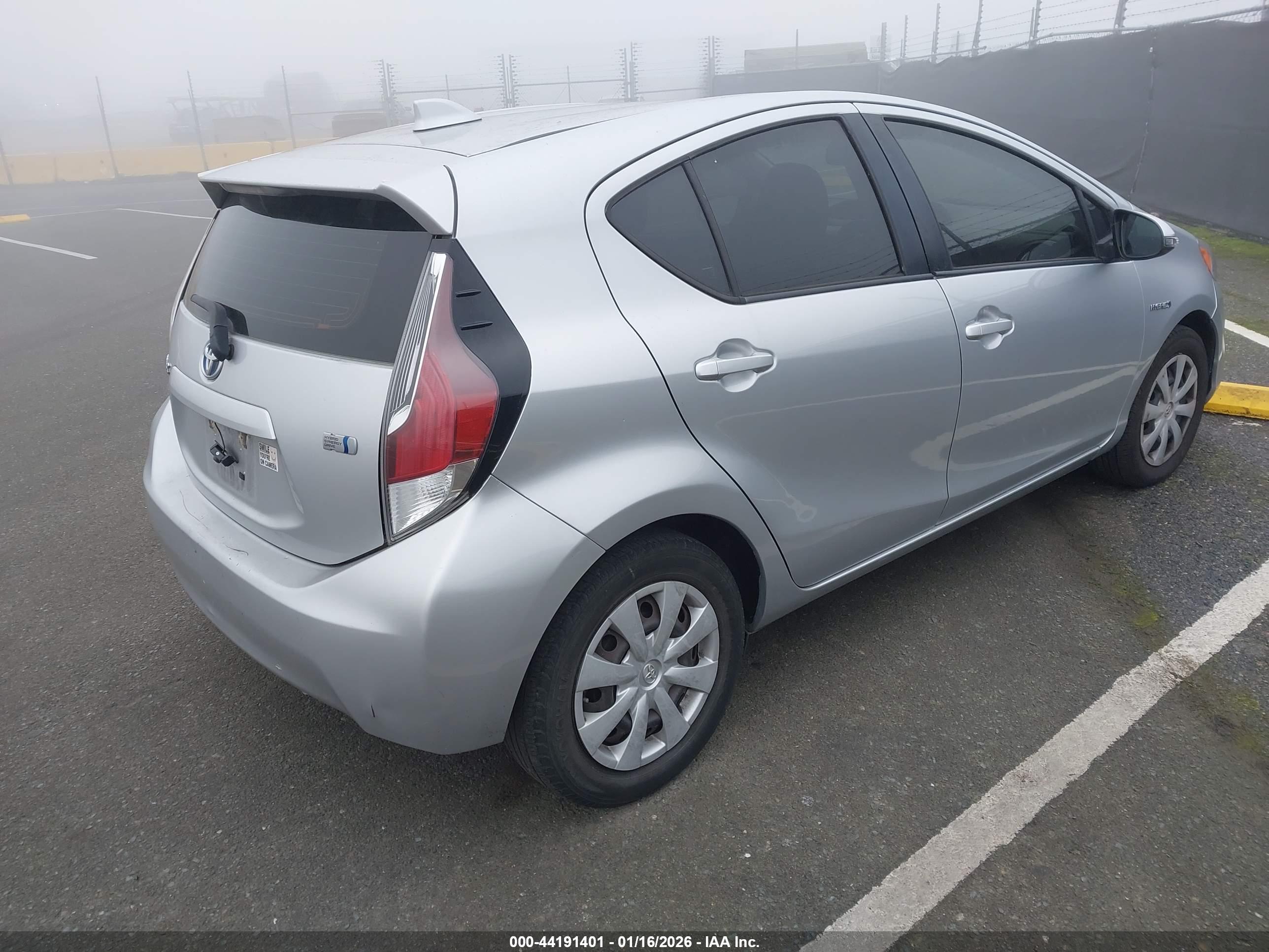 TOYOTA PRIUS image 4