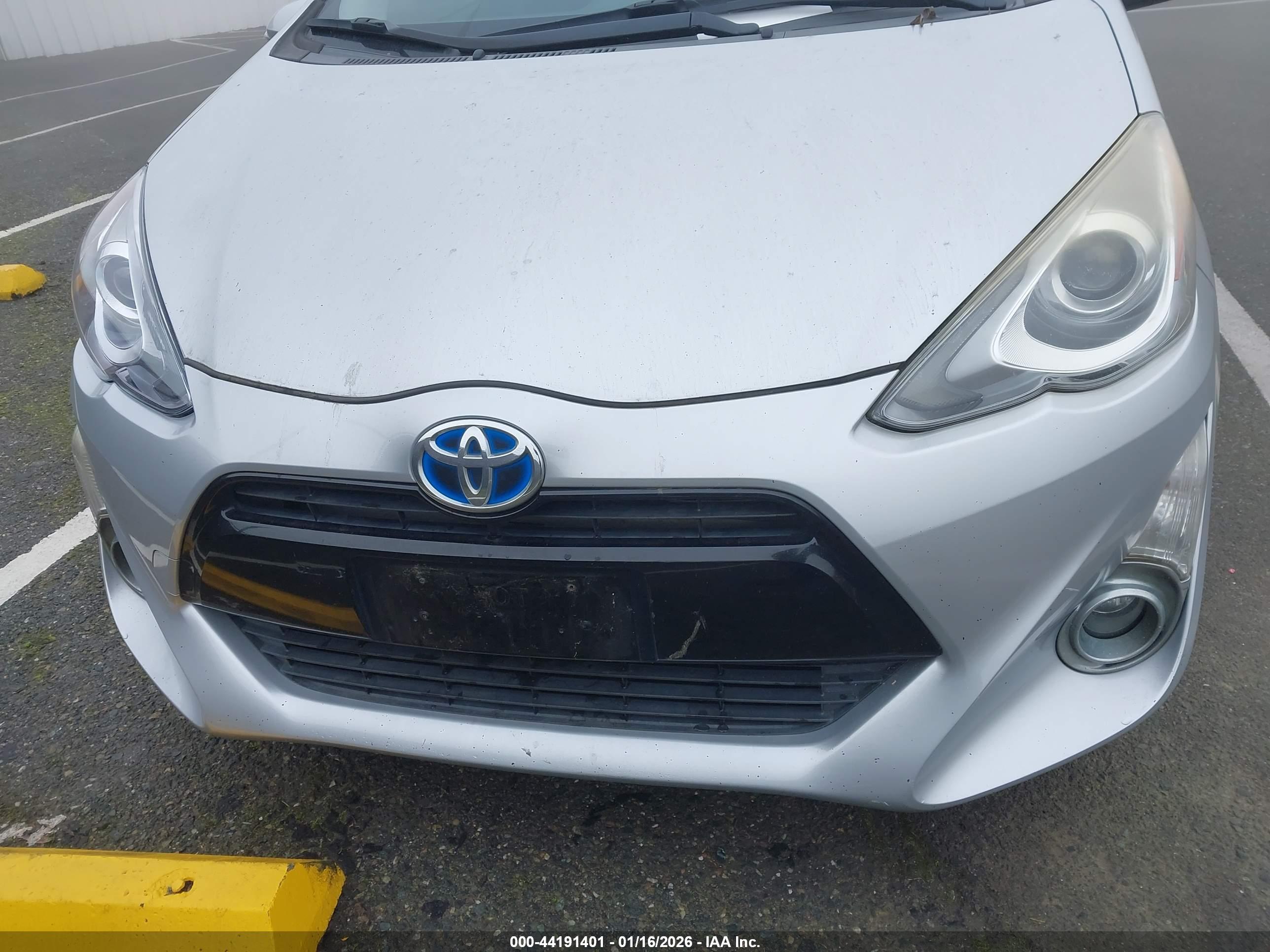 TOYOTA PRIUS image 6