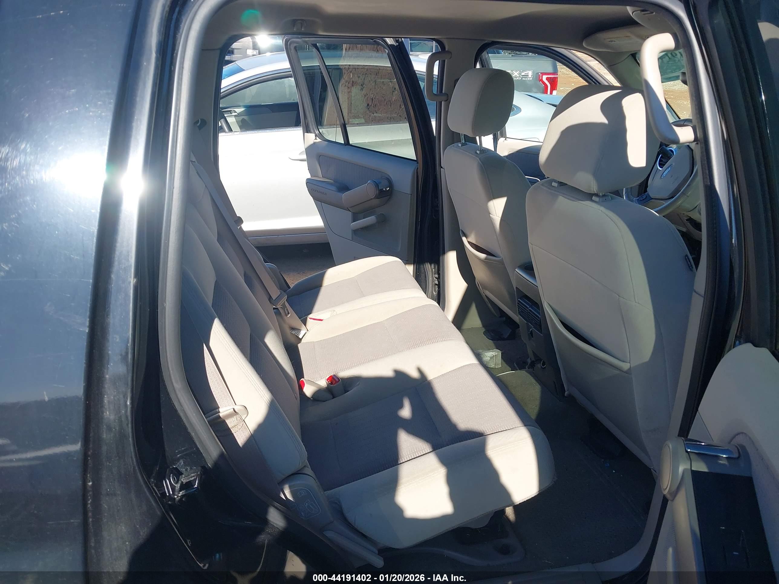 FORD EXPLORER image 8