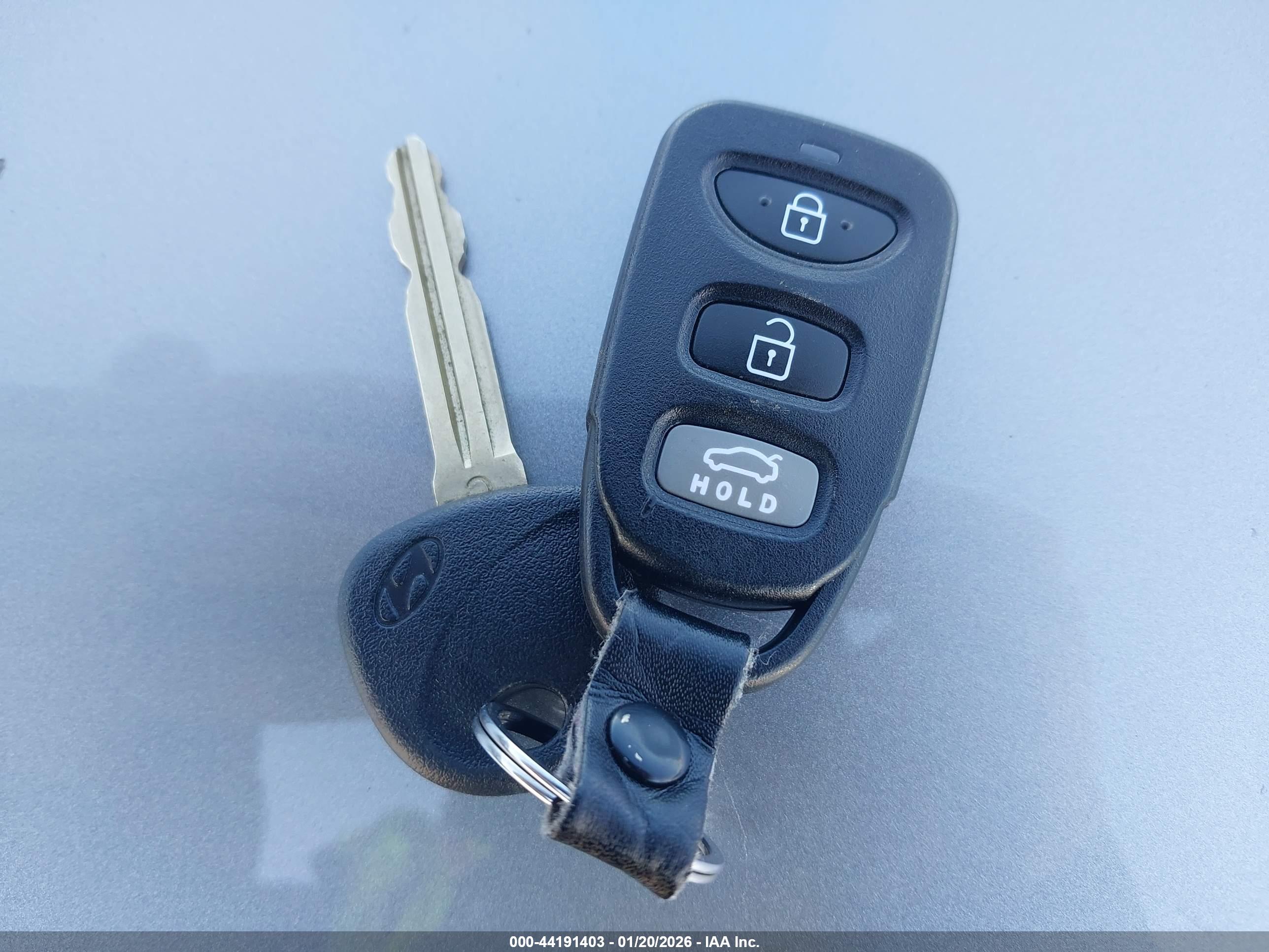 HYUNDAI ELANTRA image 11