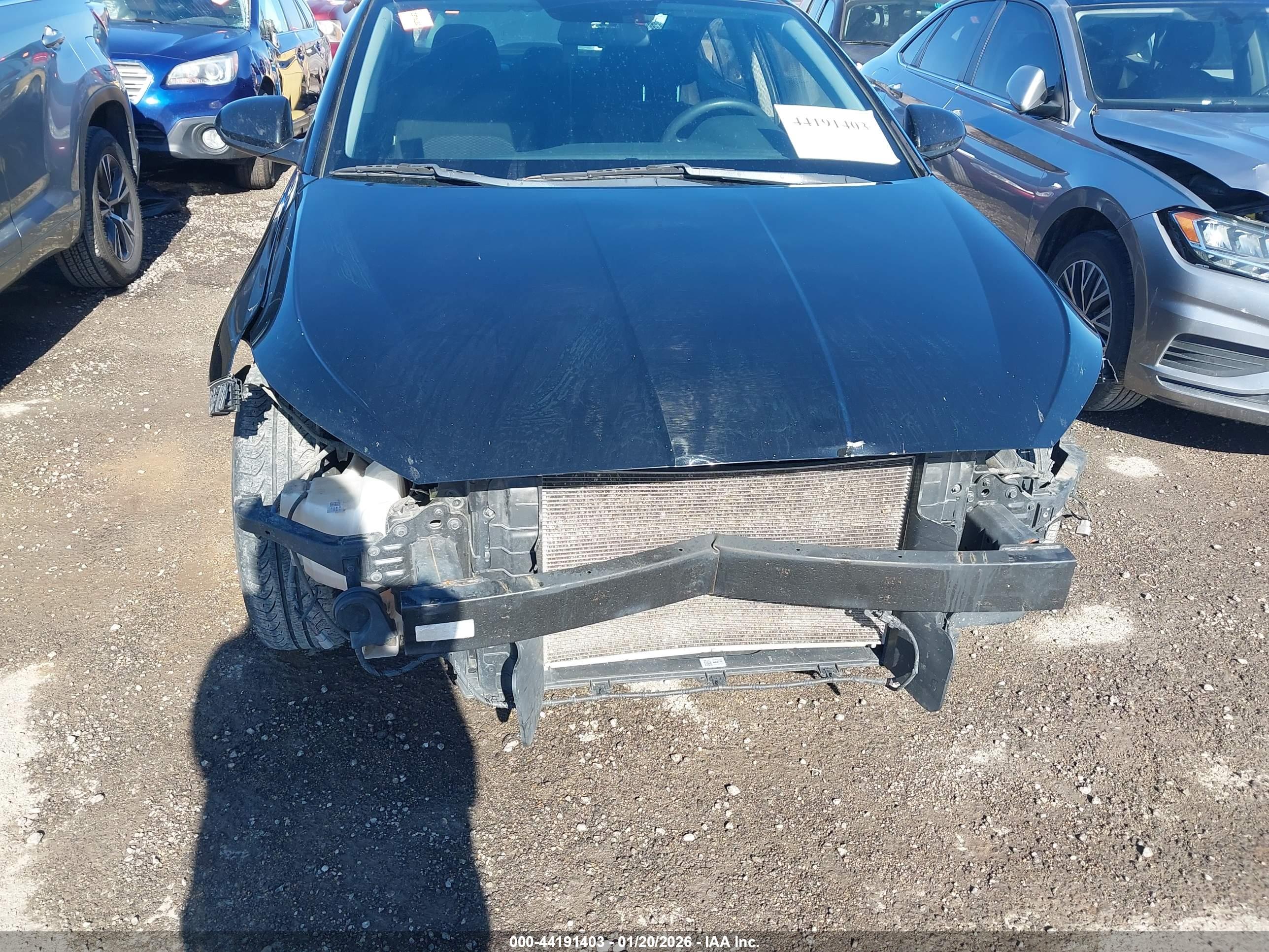 HYUNDAI ELANTRA image 6