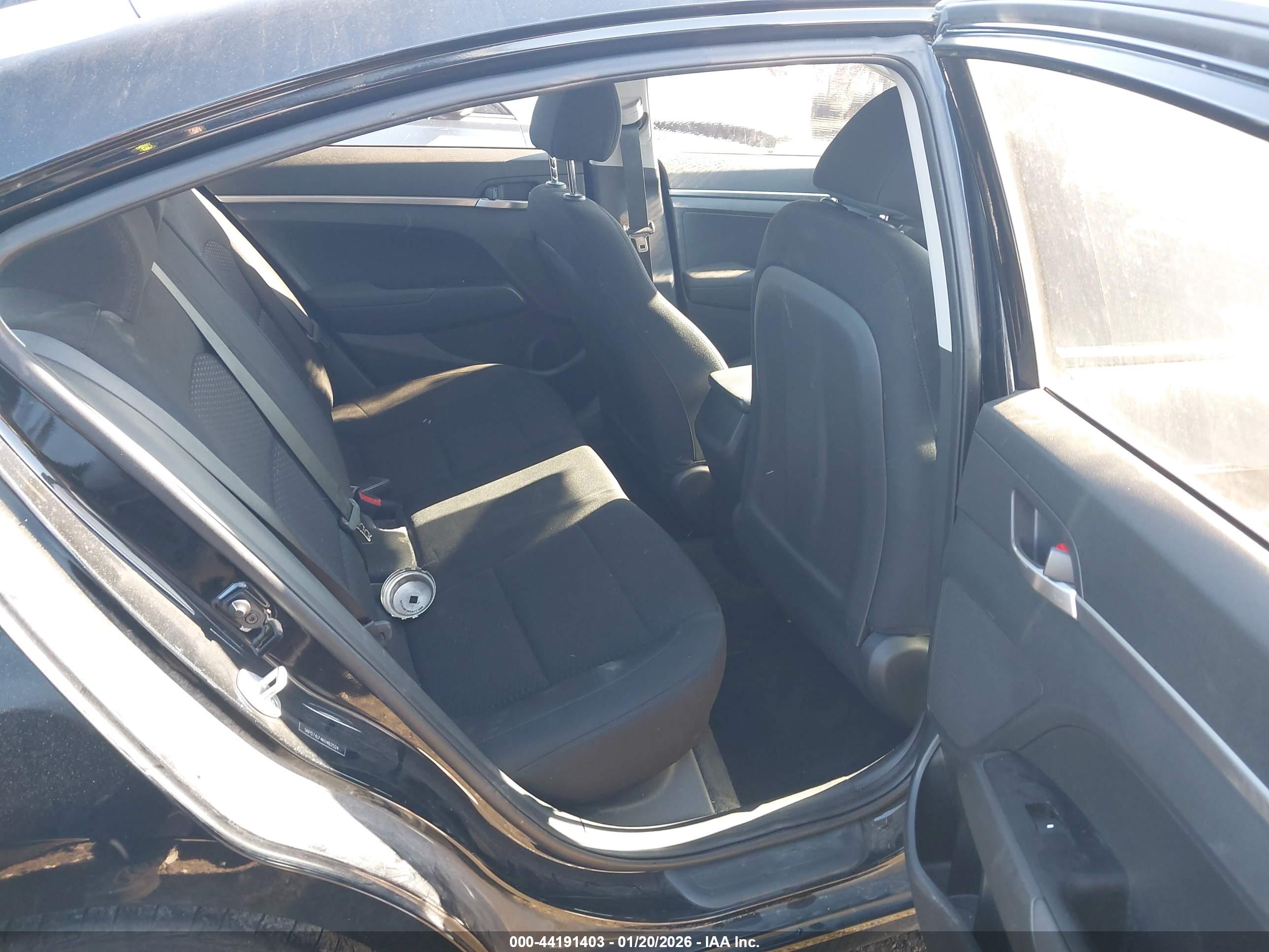 HYUNDAI ELANTRA image 8