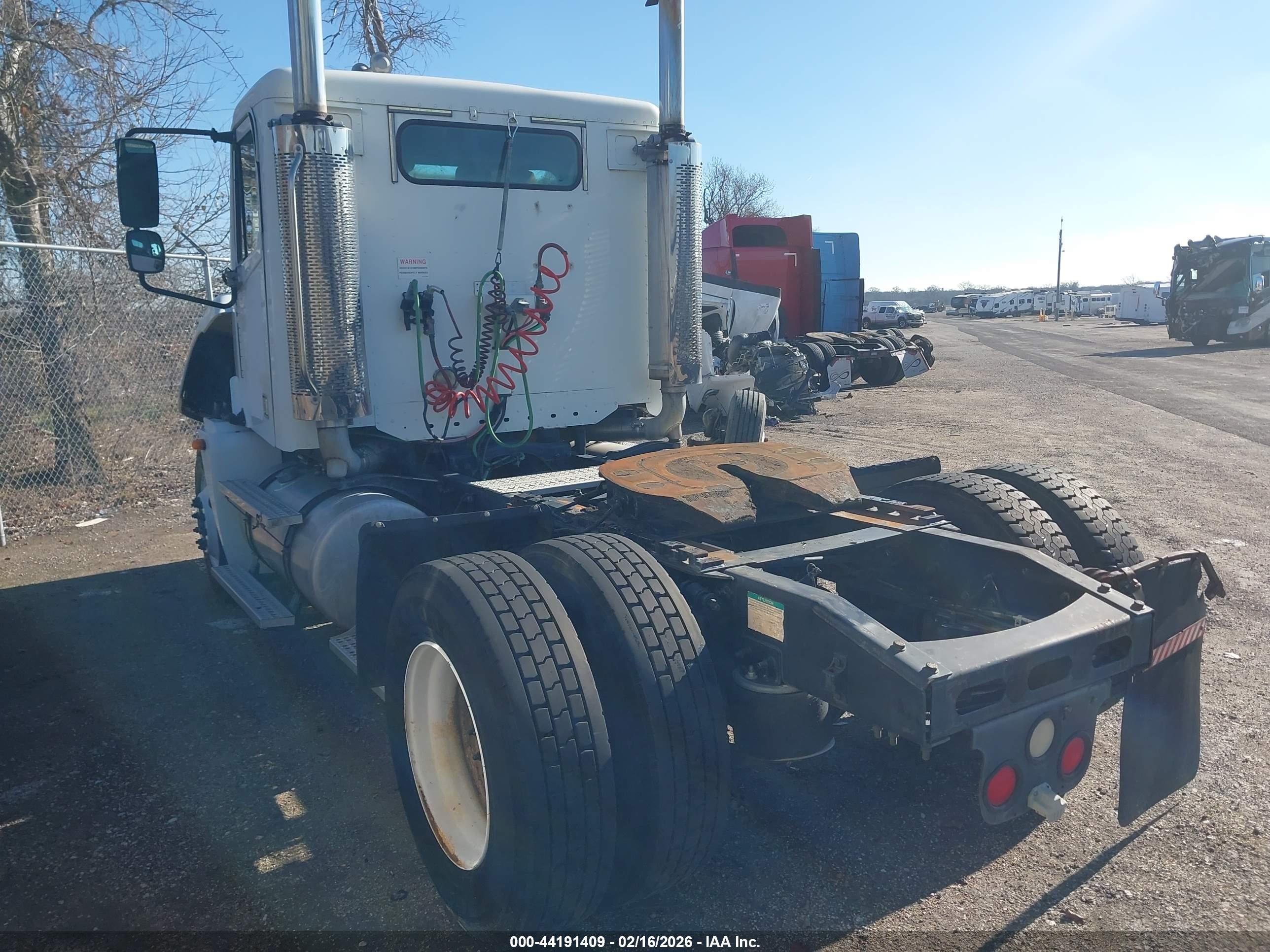 FREIGHTLINER CONVENTIONAL image 3