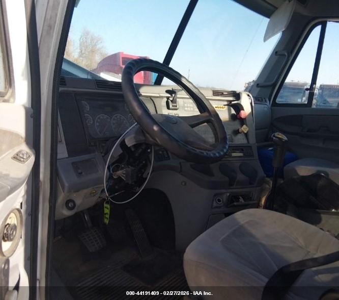 FREIGHTLINER CONVENTIONAL image 5