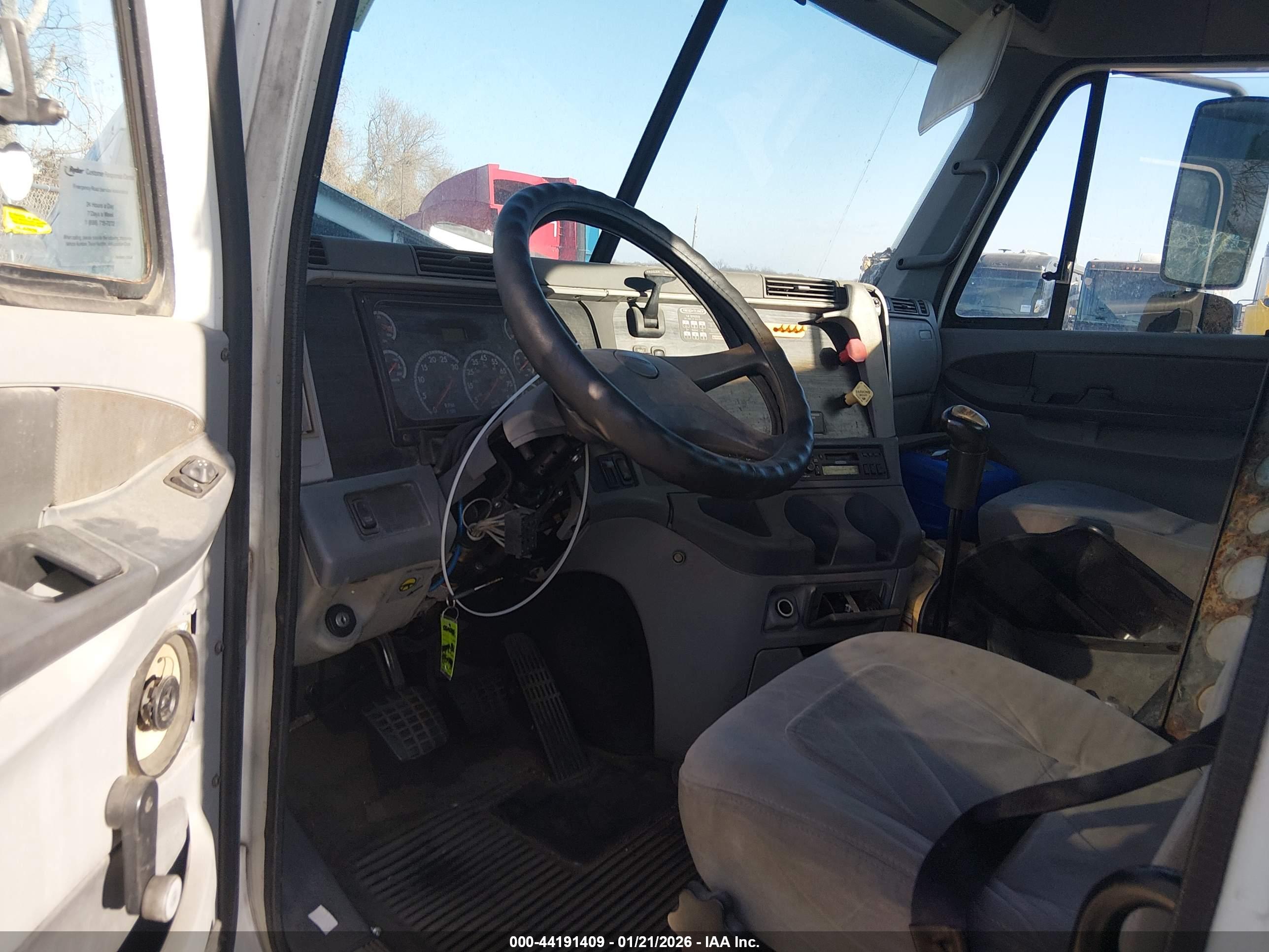 FREIGHTLINER CONVENTIONAL image 7