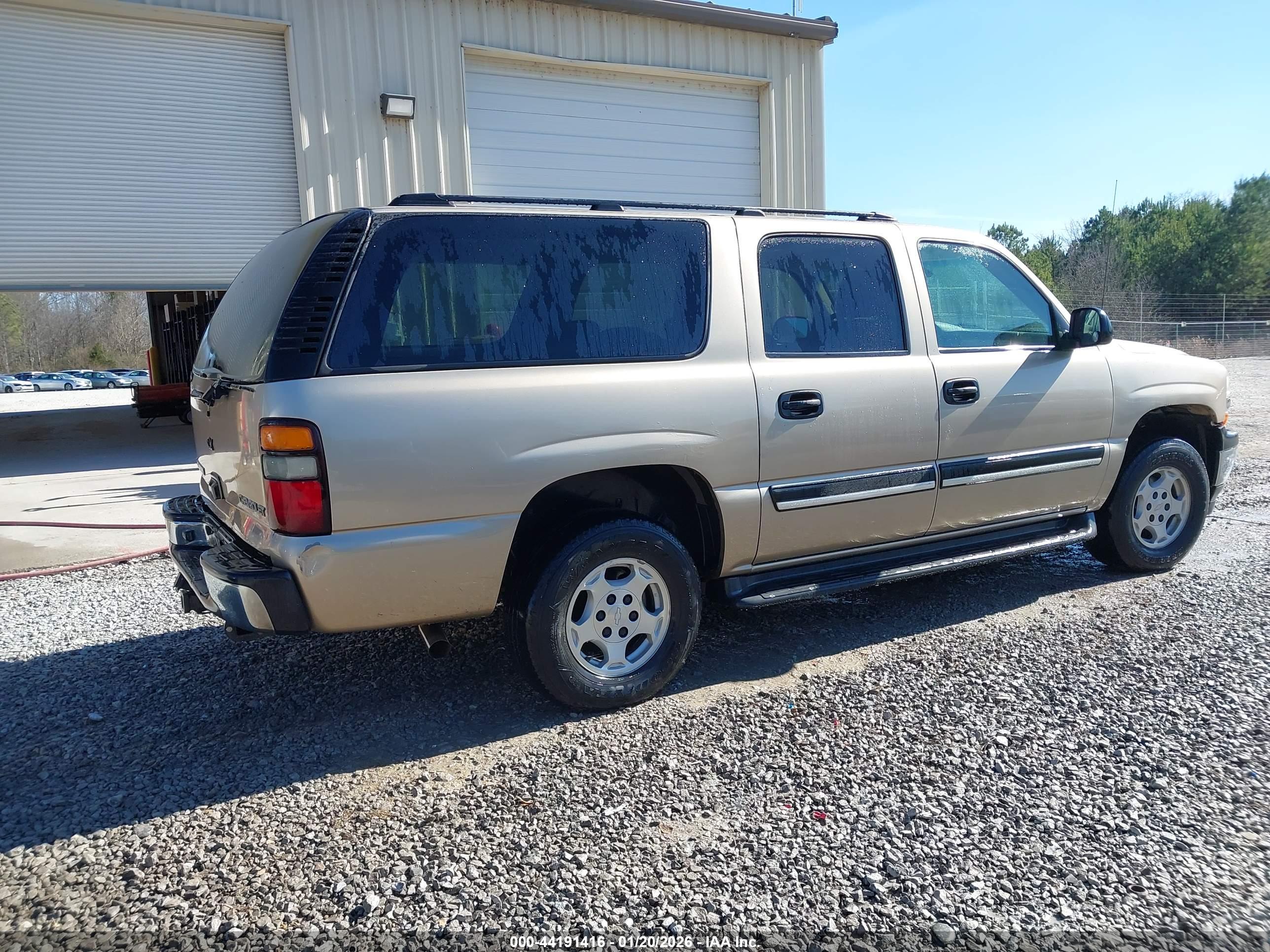 CHEVROLET SUBURBAN image 6