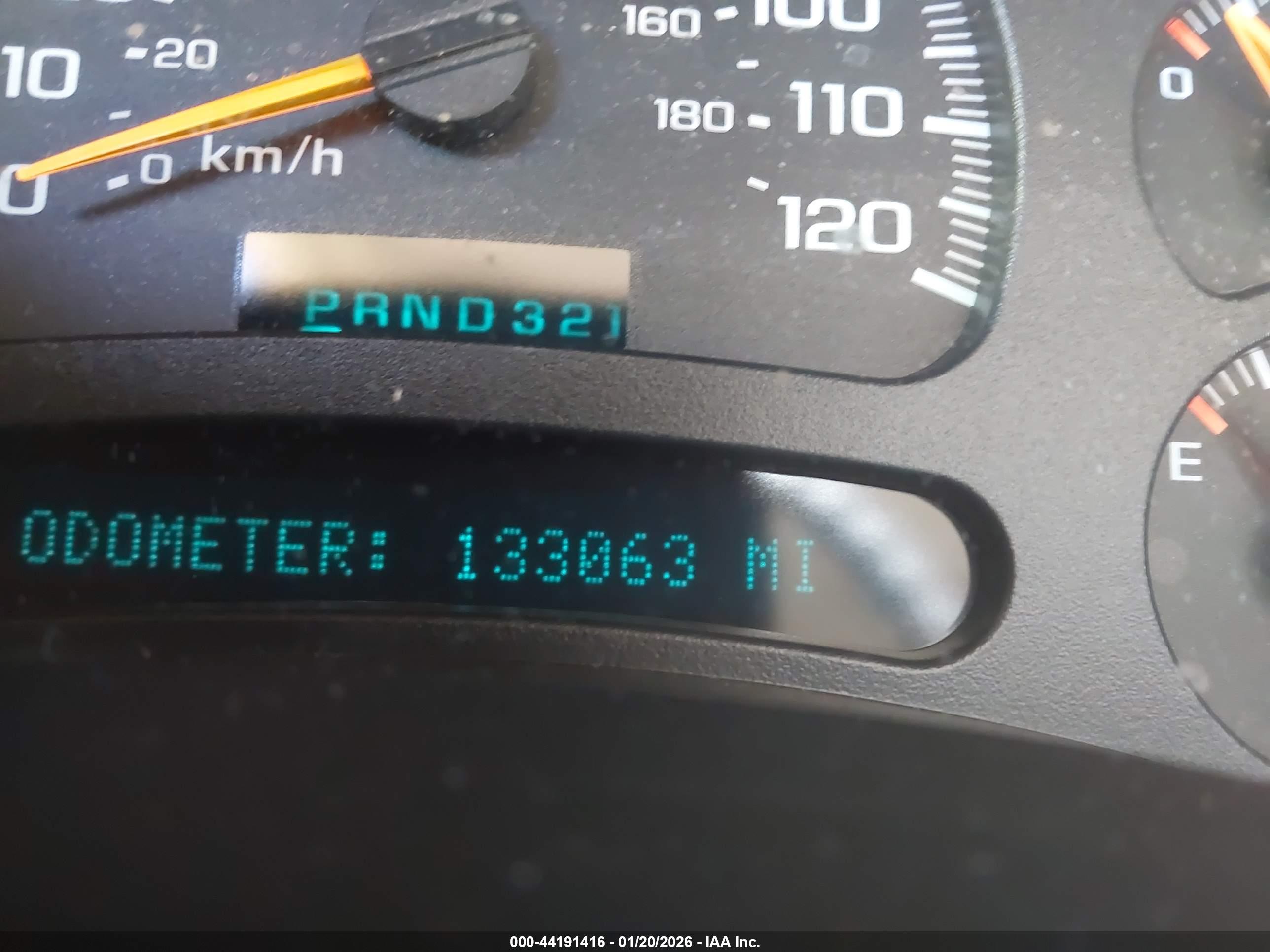 CHEVROLET SUBURBAN image 7