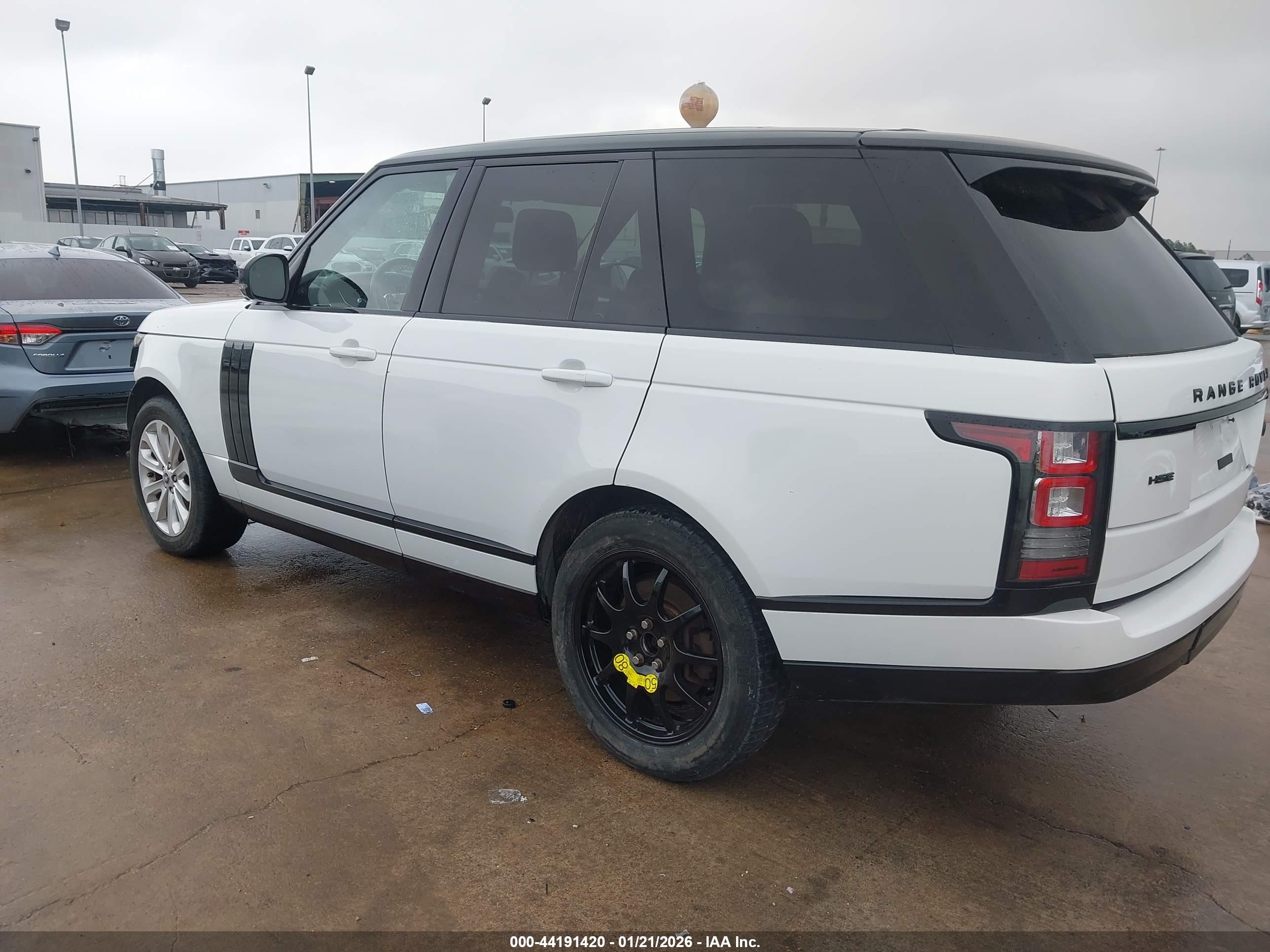 LAND ROVER image 3