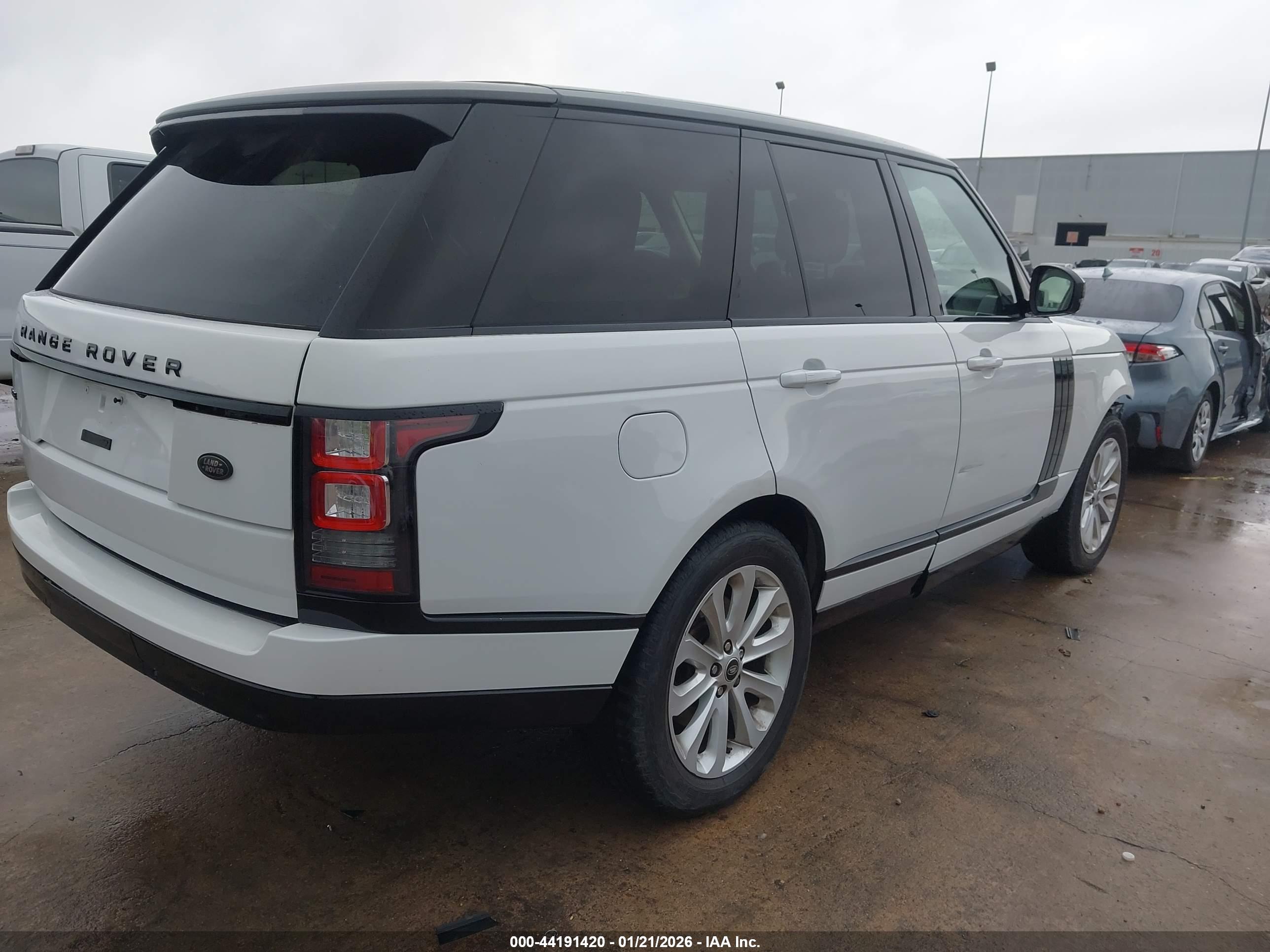 LAND ROVER image 4