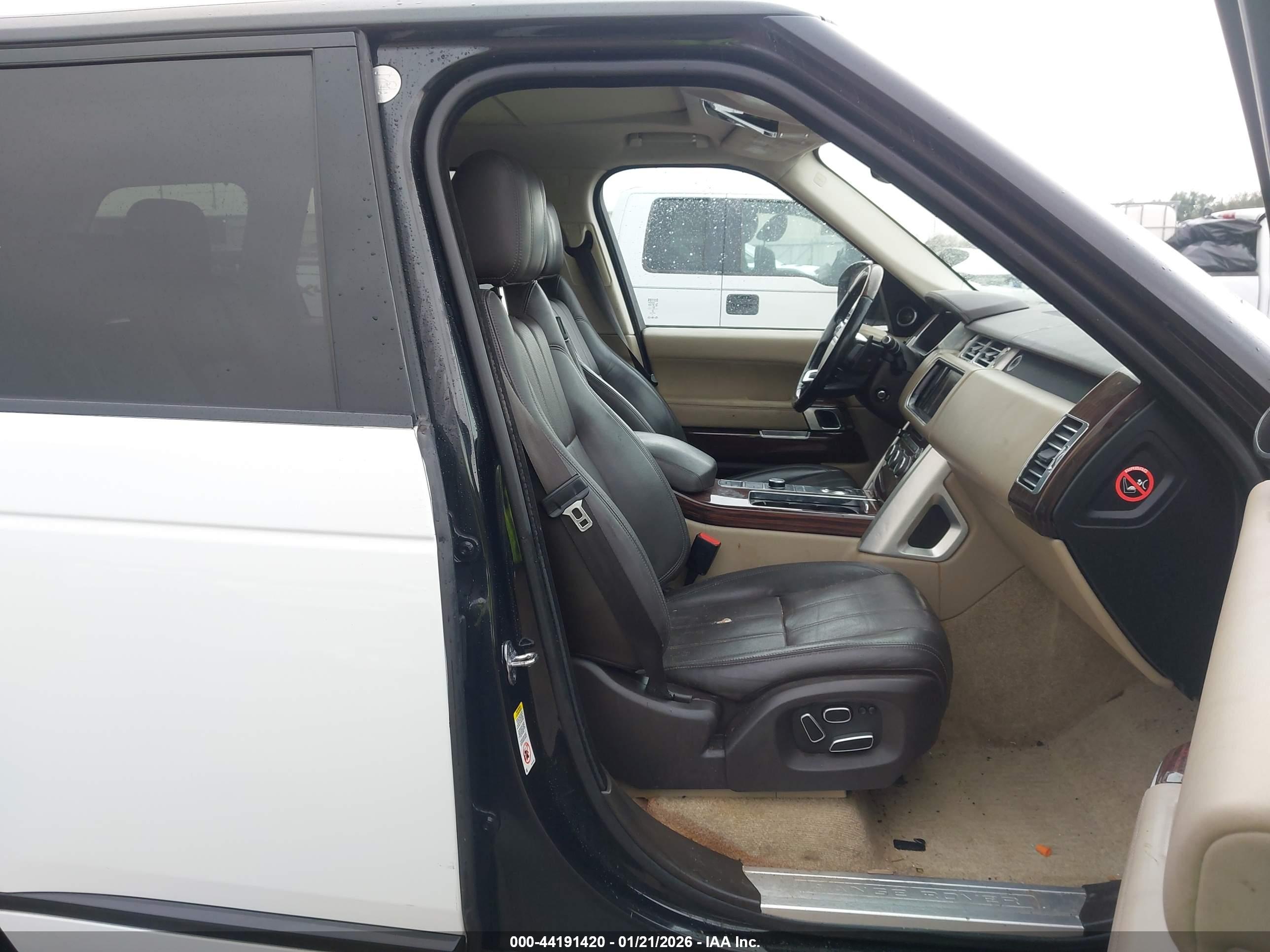 LAND ROVER image 5