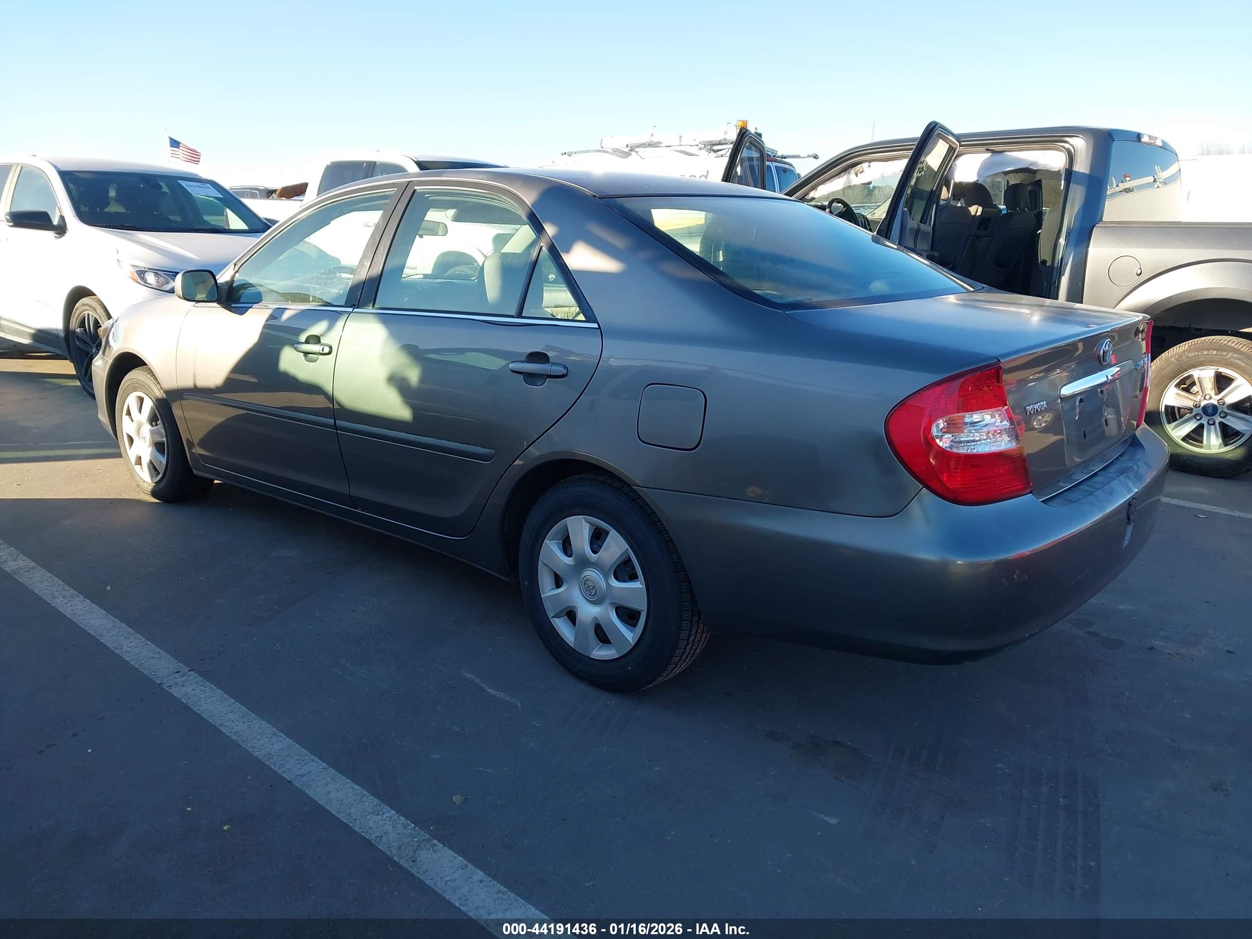 TOYOTA CAMRY image 3
