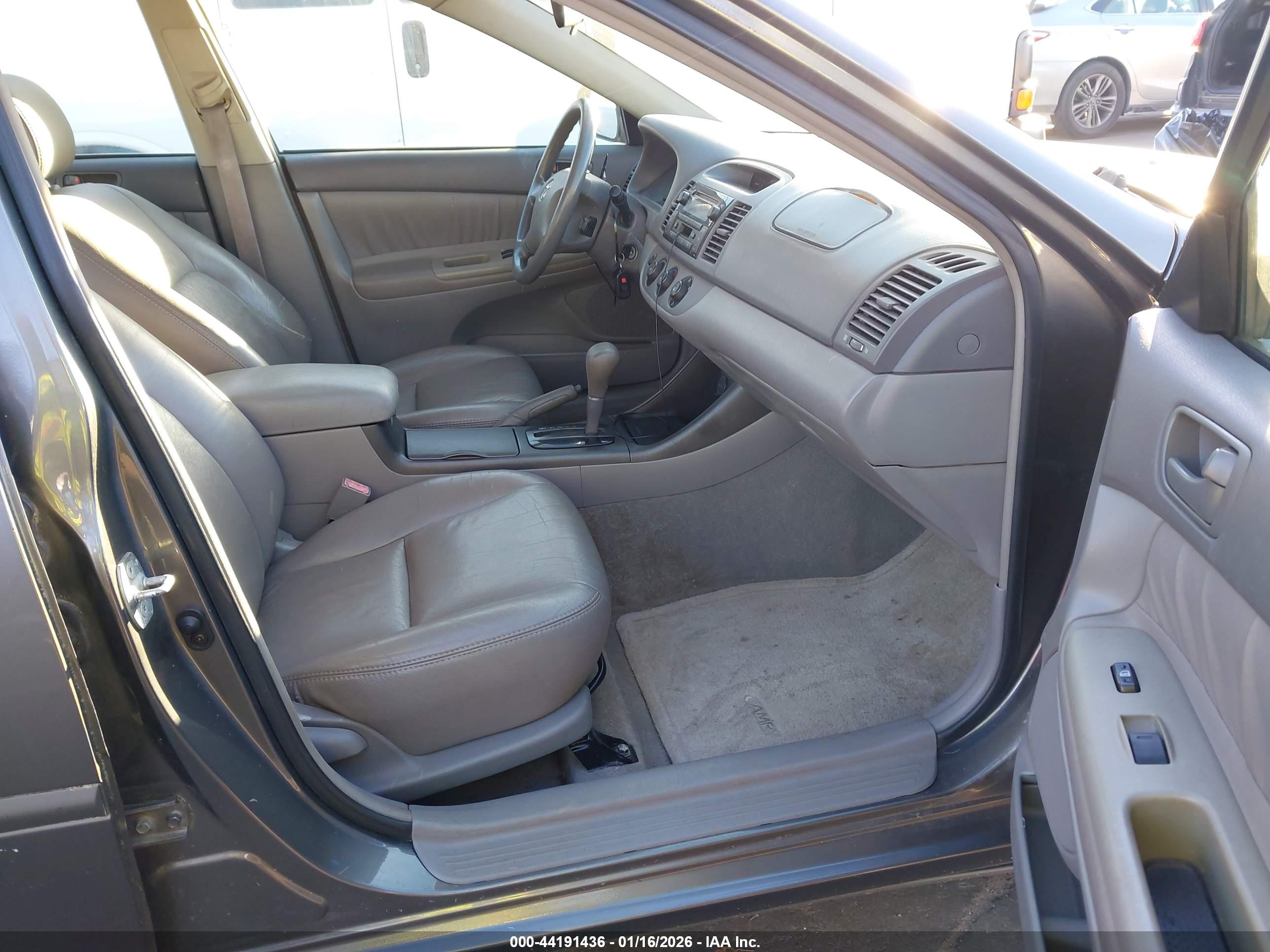TOYOTA CAMRY image 5