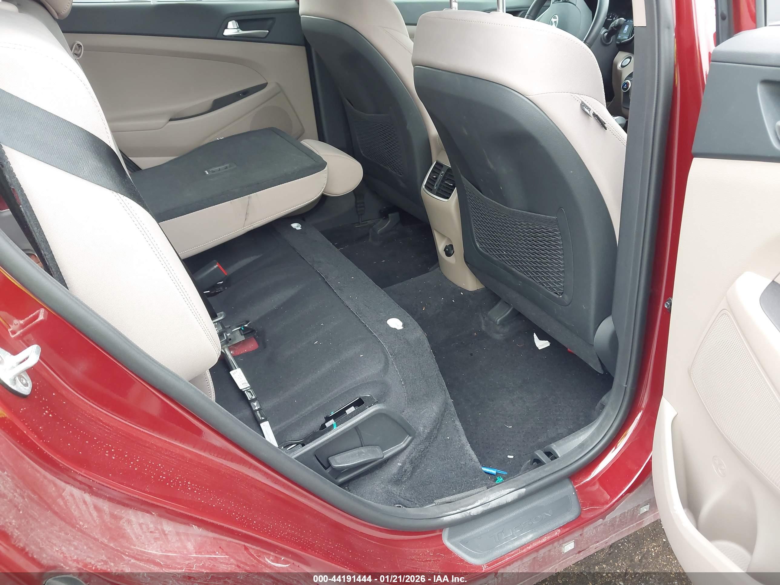 HYUNDAI TUCSON image 8