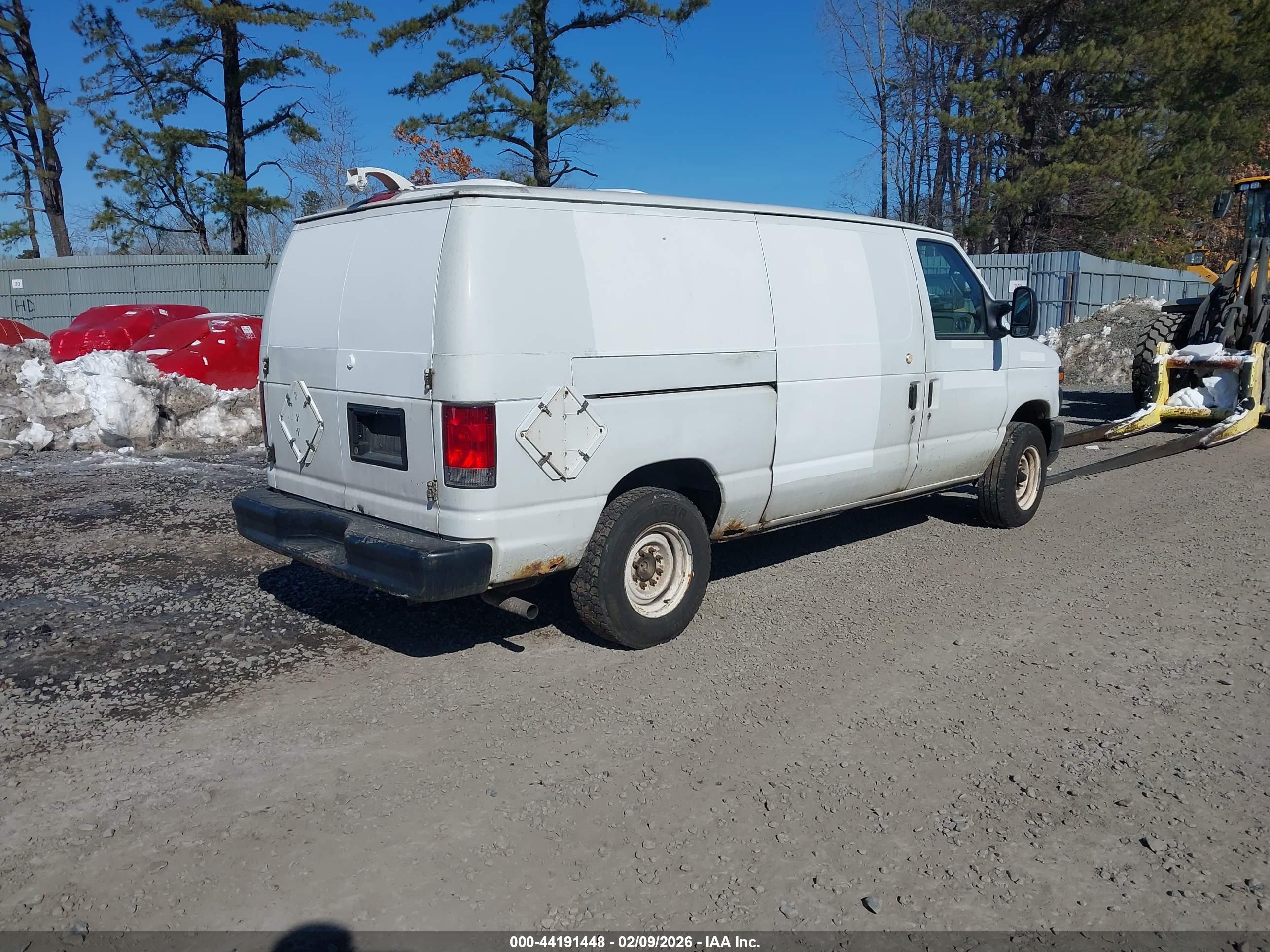 FORD E-150 image 4