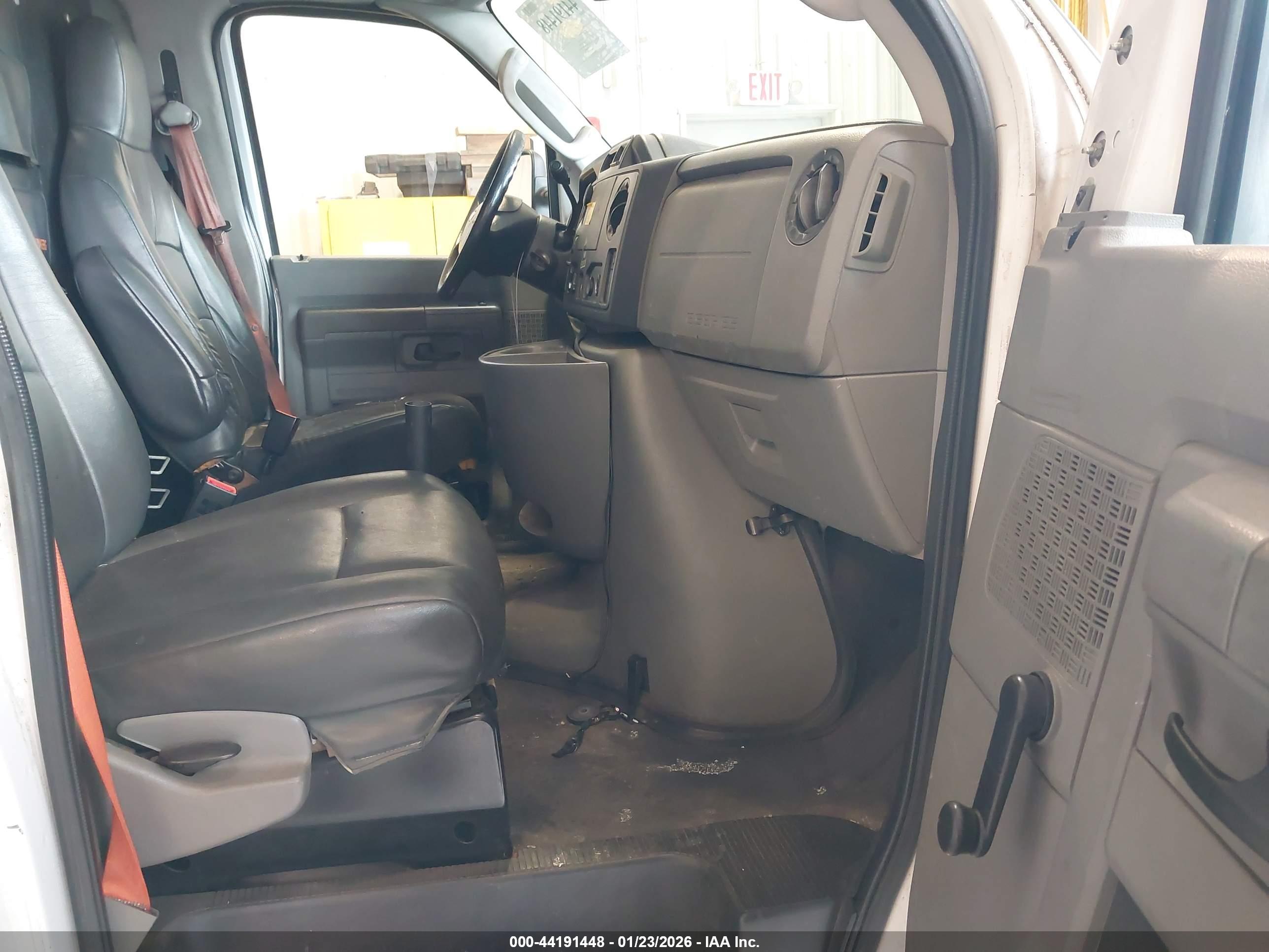FORD E-150 image 5