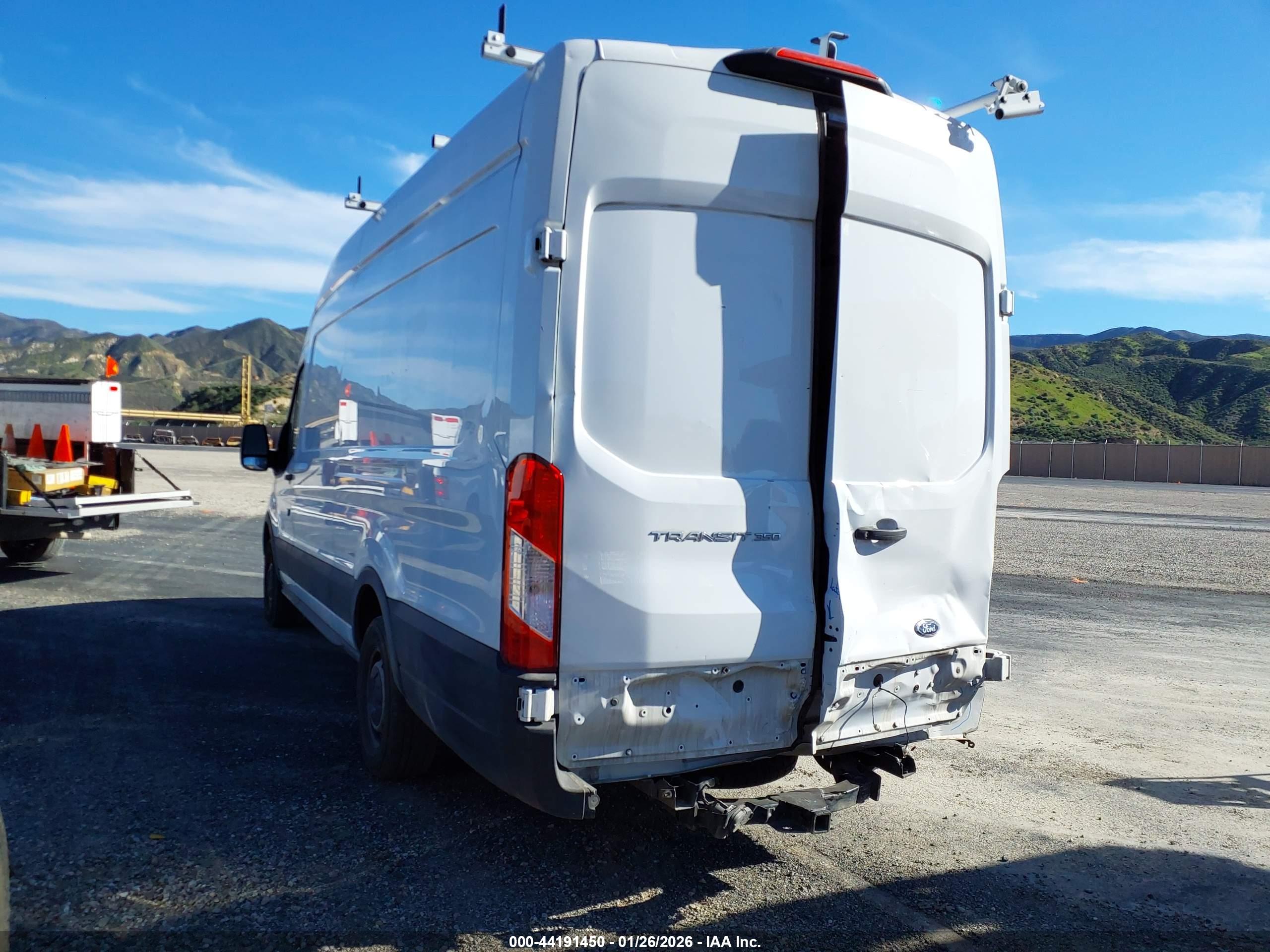 FORD TRANSIT-350 image 3