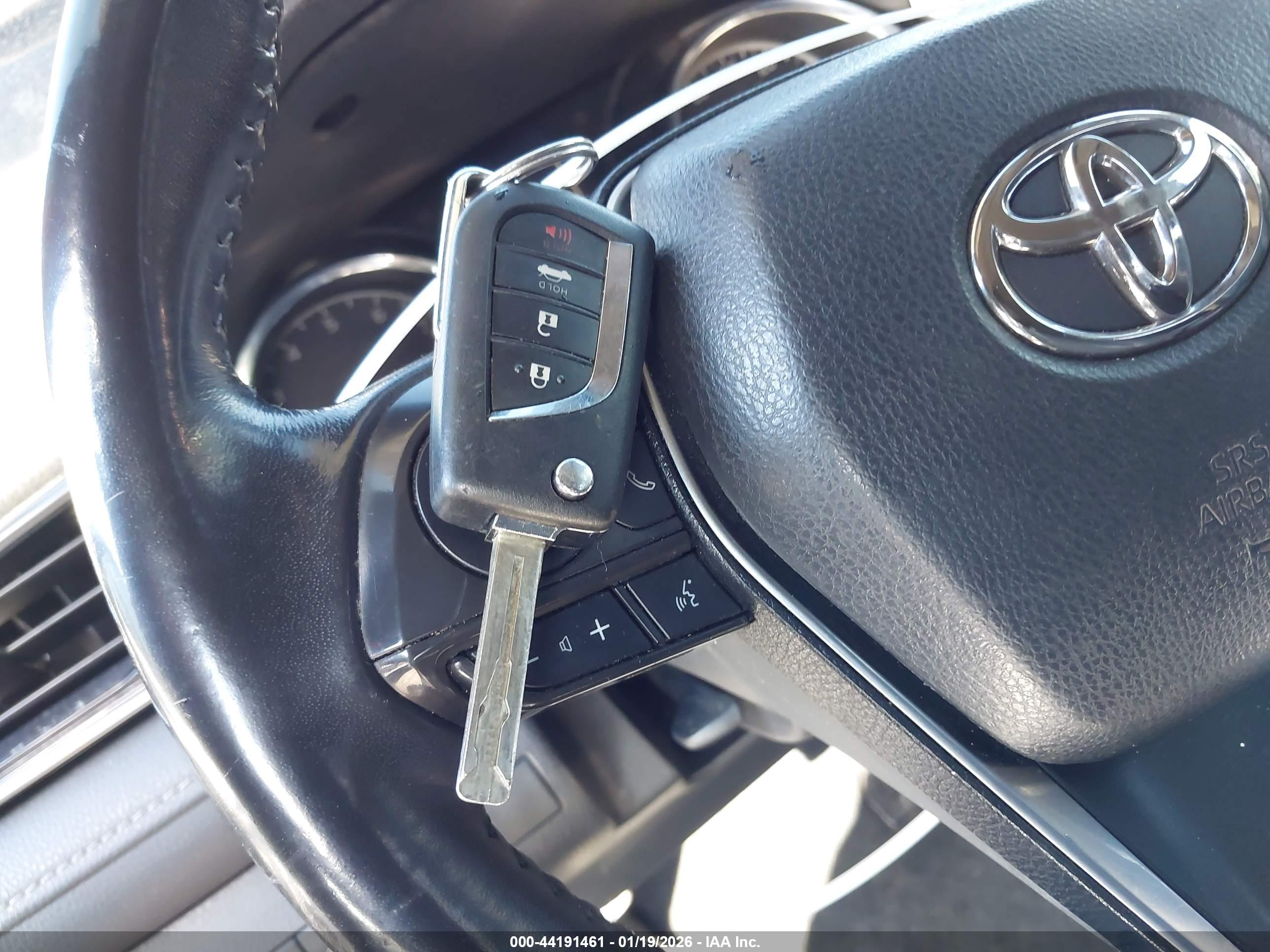 TOYOTA CAMRY image 11