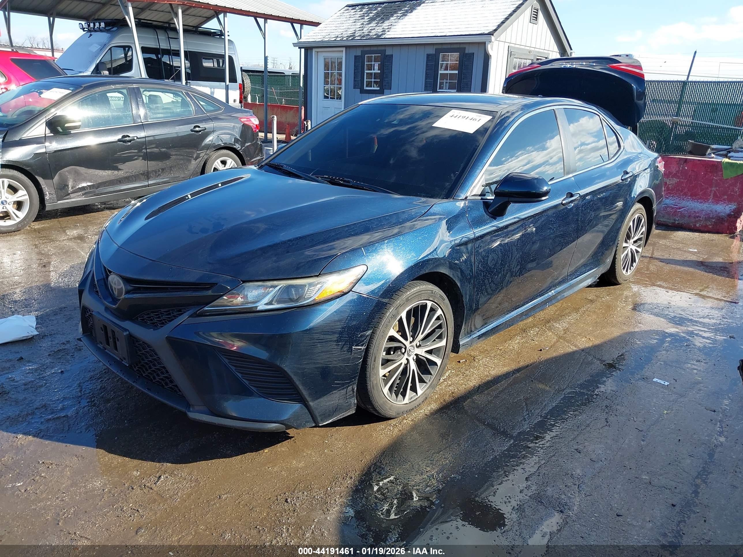 TOYOTA CAMRY image 2