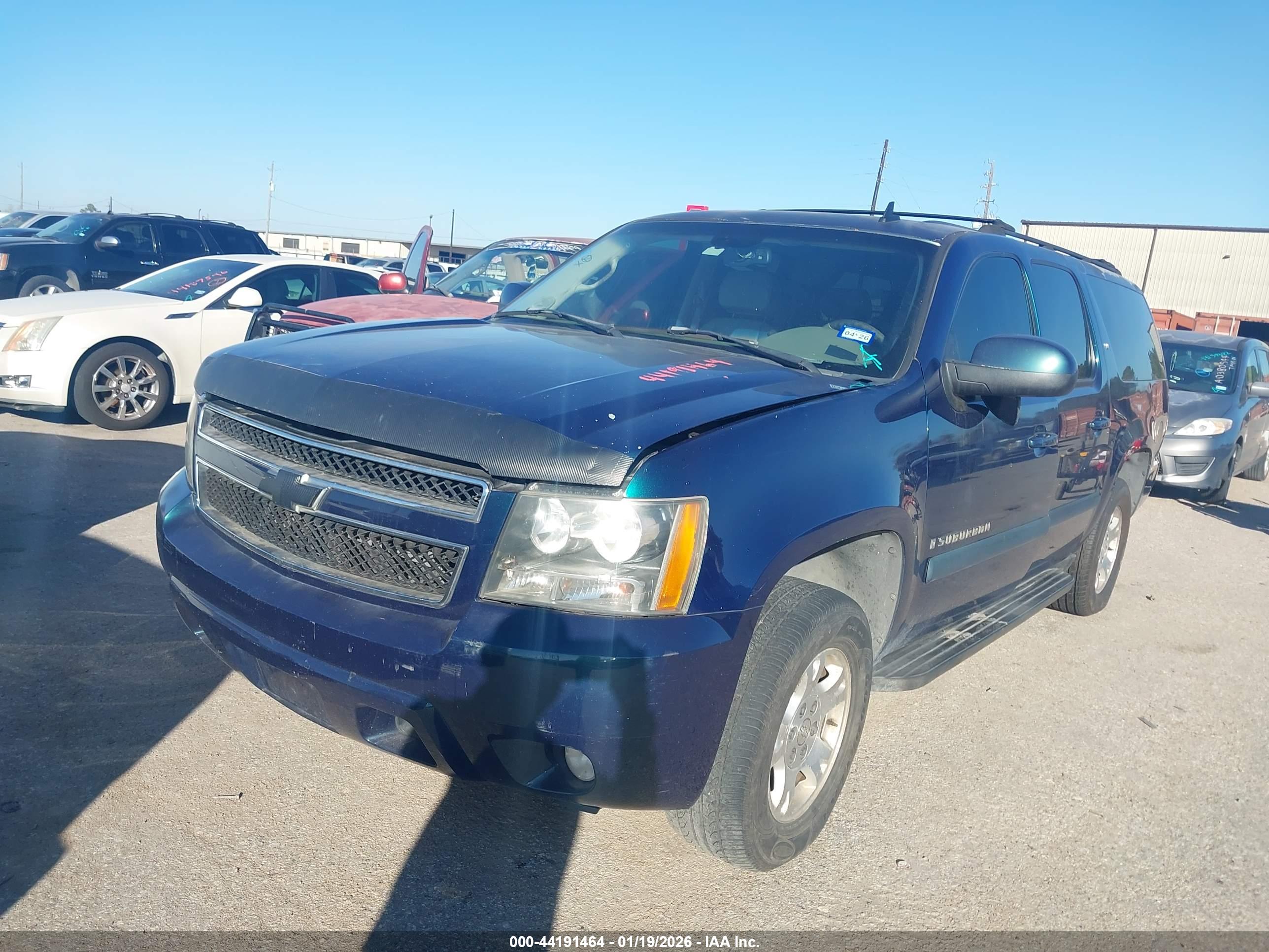 CHEVROLET SUBURBAN image 2