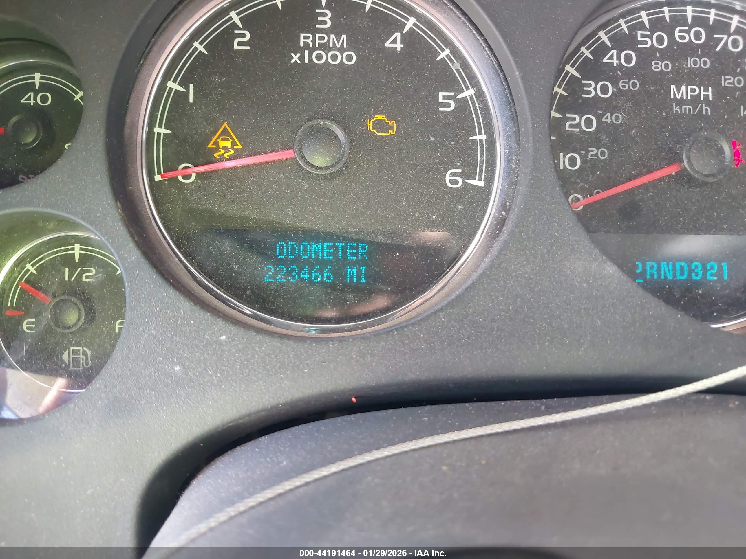 CHEVROLET SUBURBAN image 7