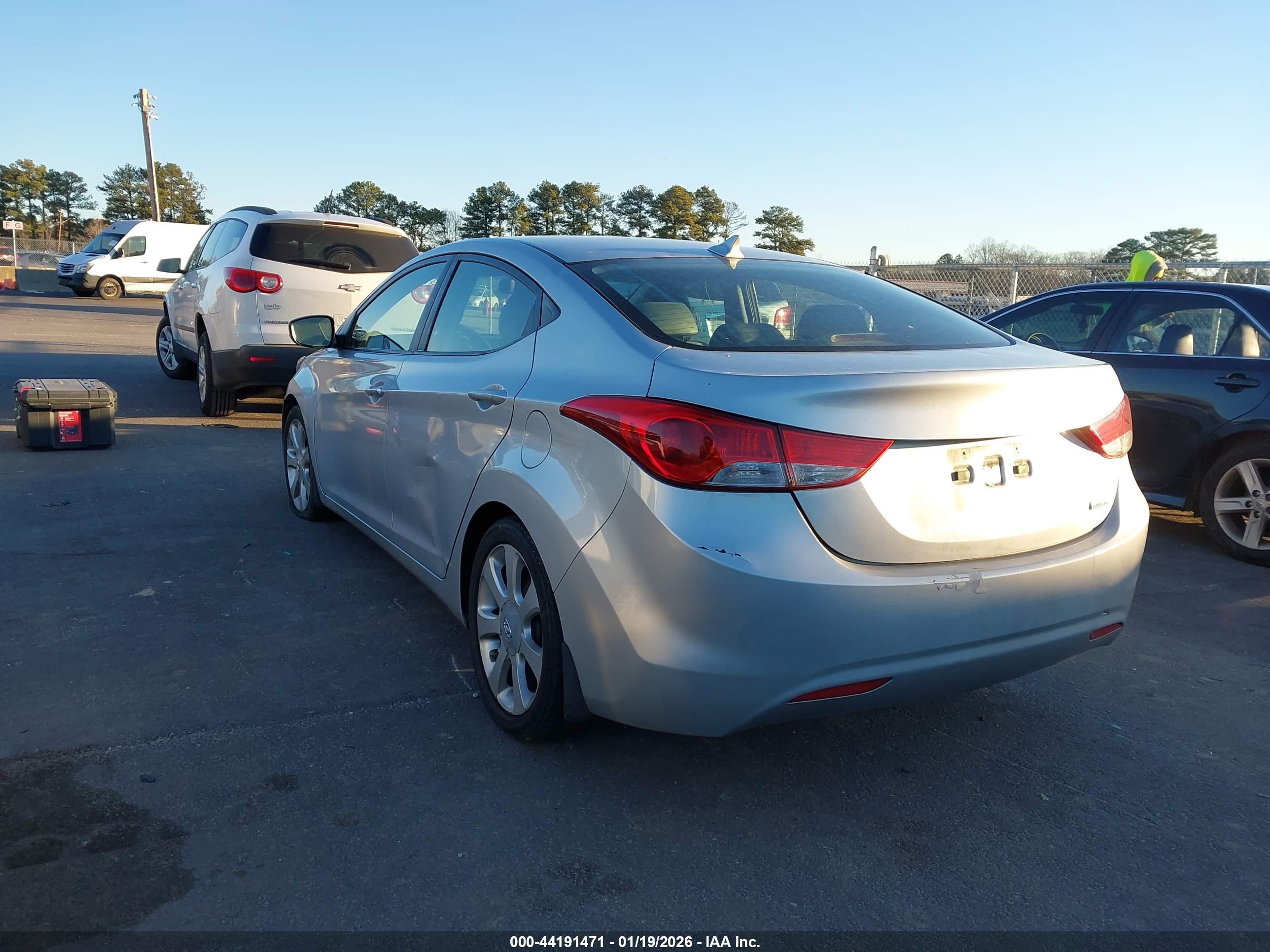 HYUNDAI ELANTRA image 3