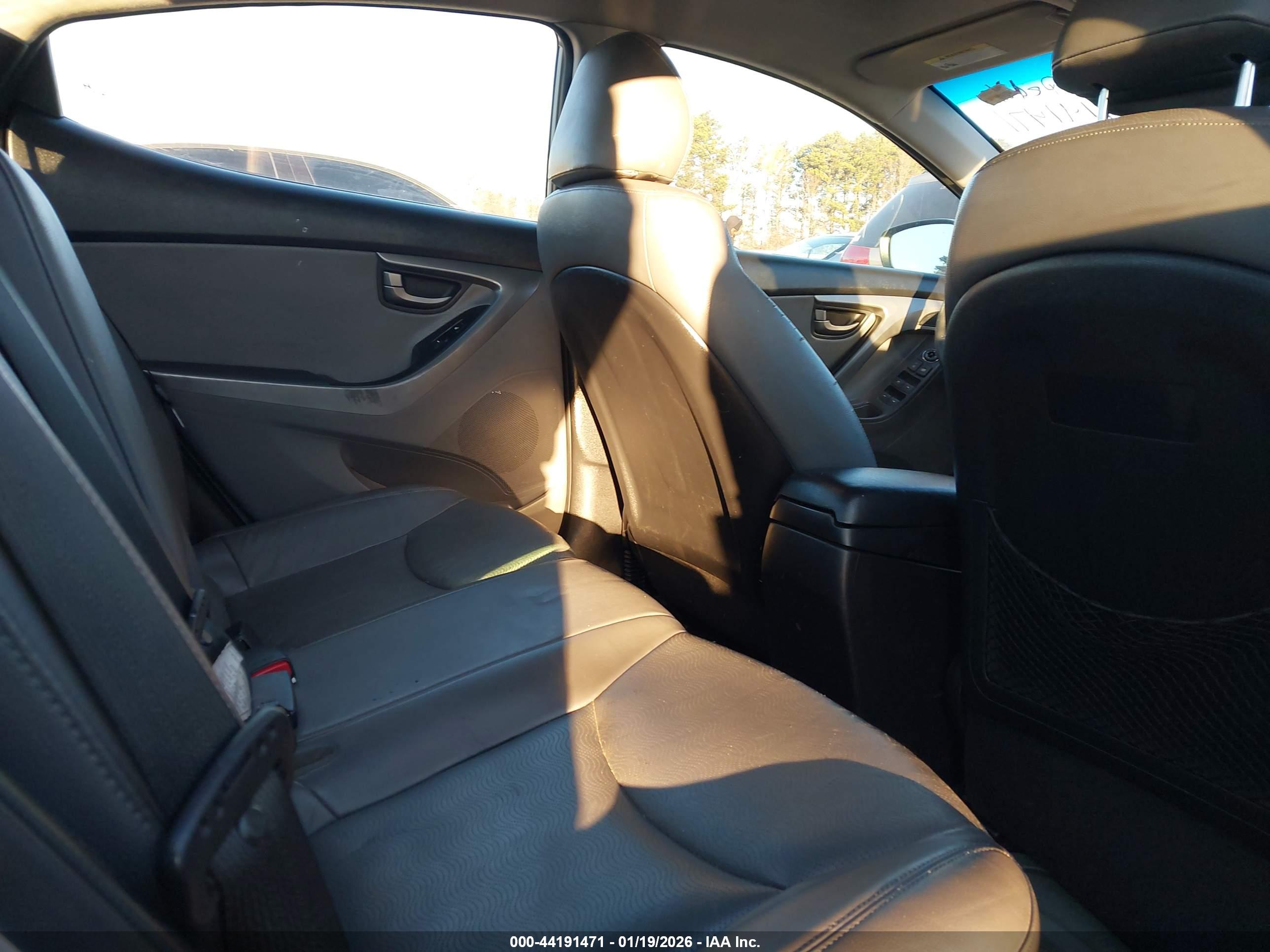 HYUNDAI ELANTRA image 8