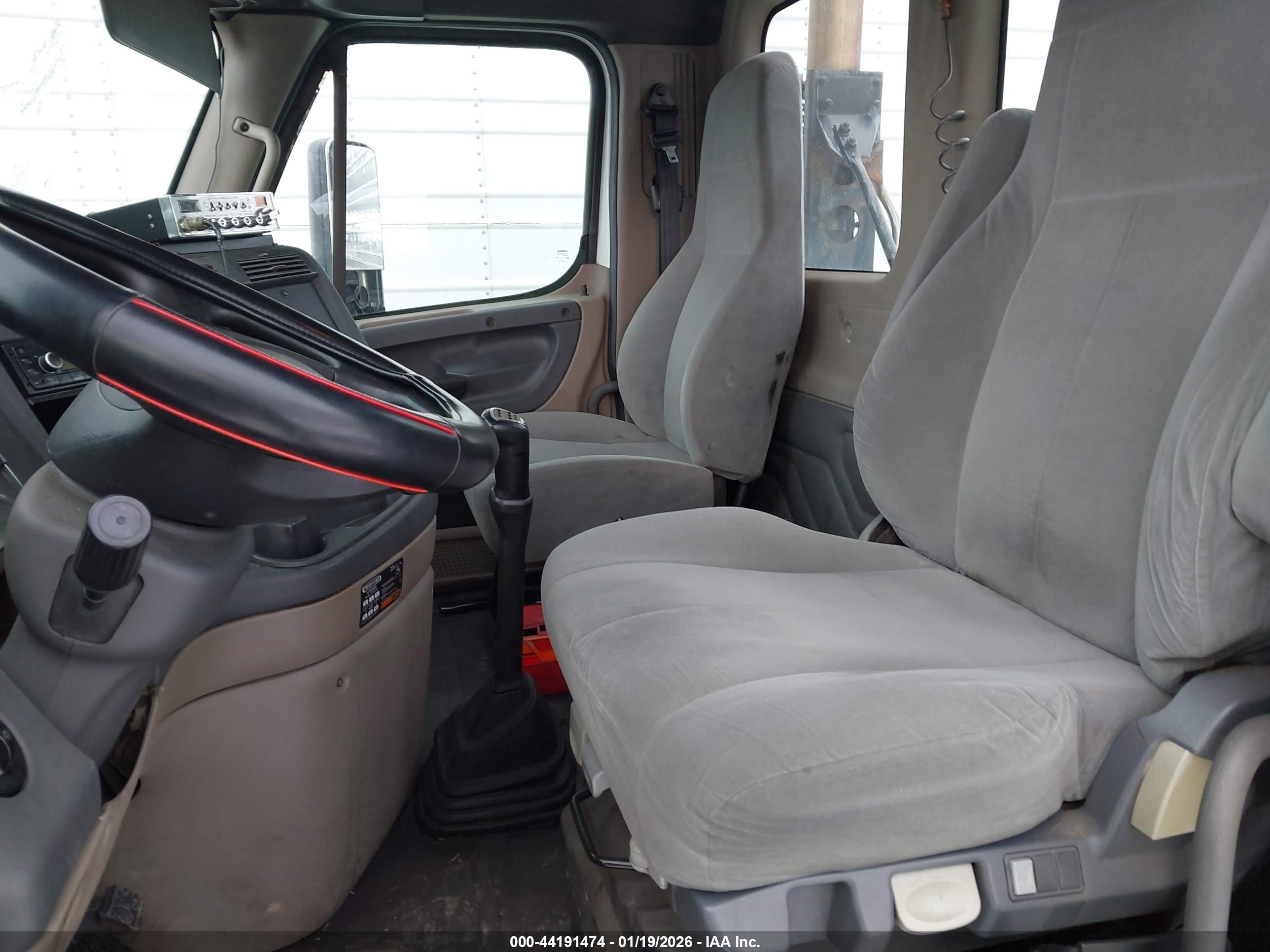 FREIGHTLINER CASCADIA image 7