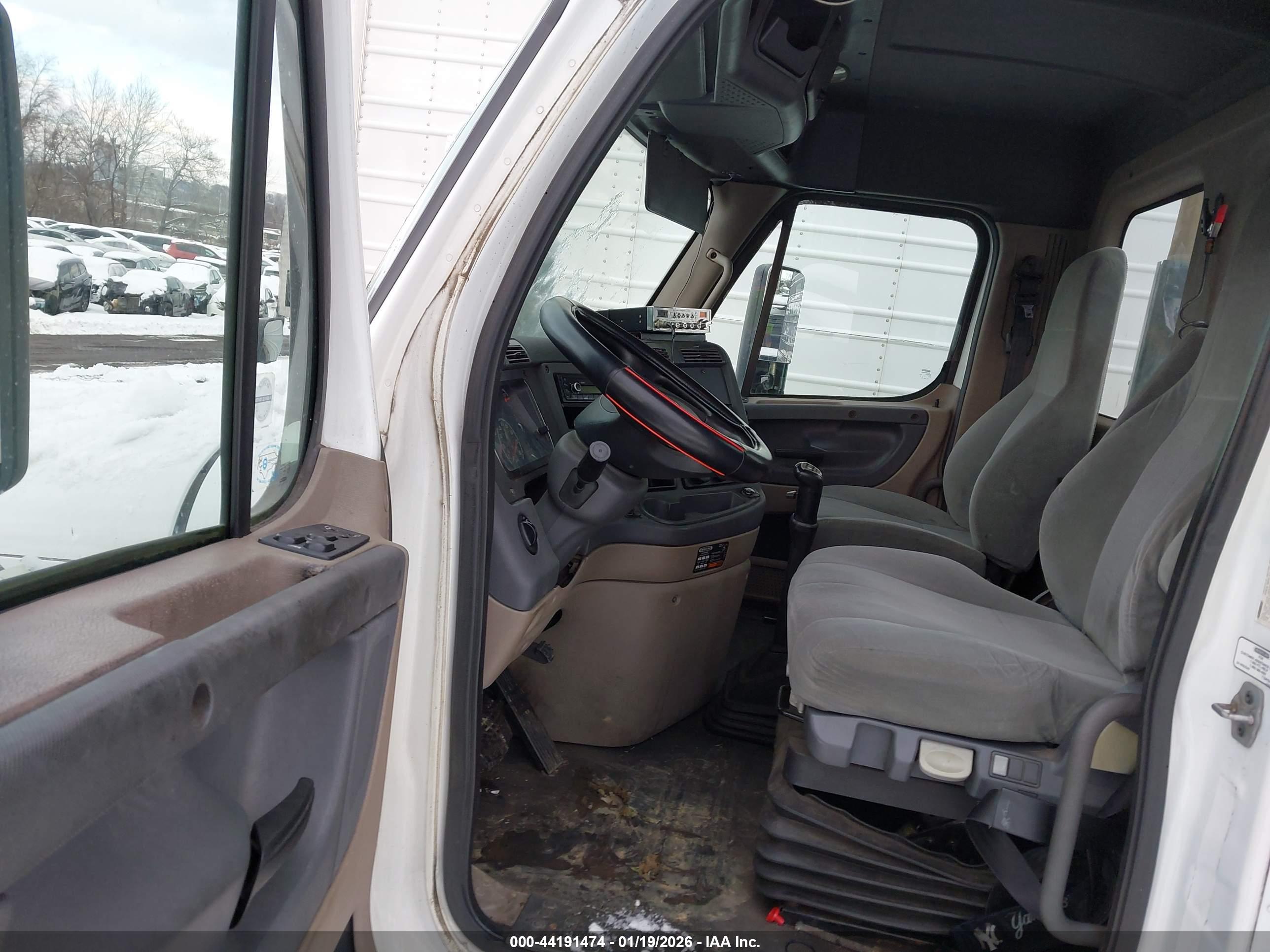 FREIGHTLINER CASCADIA image 8