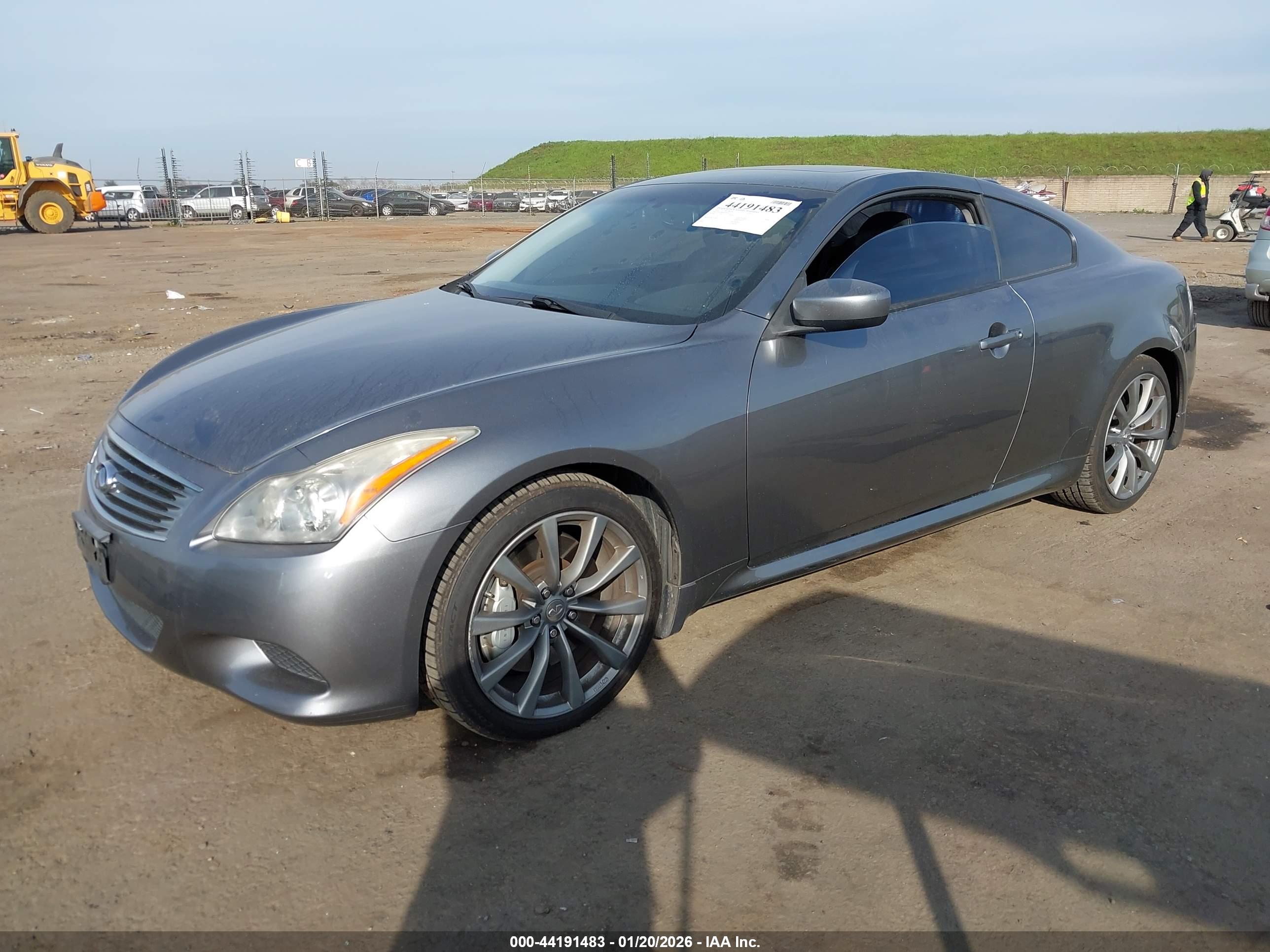 INFINITI G37 image 2