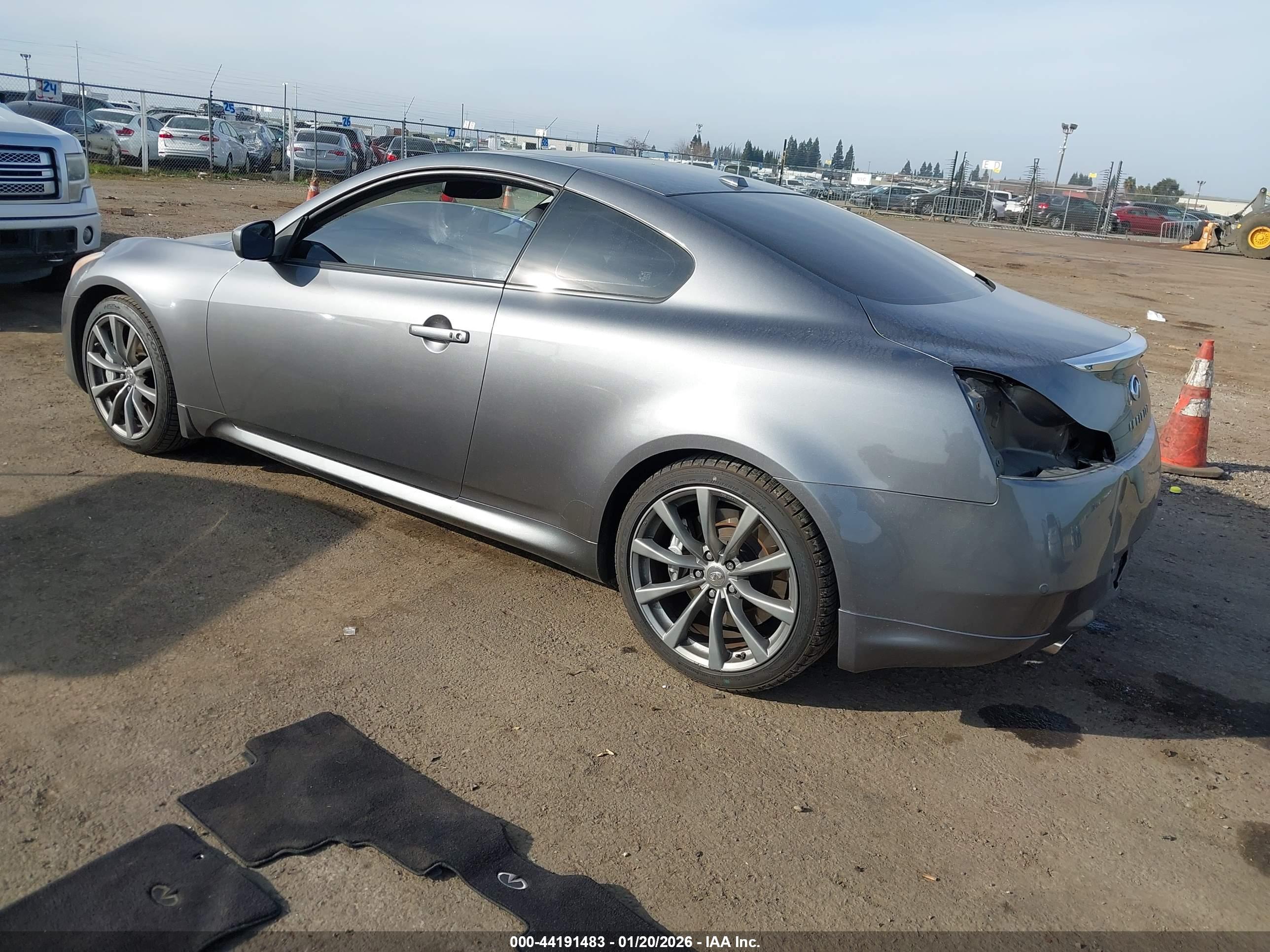 INFINITI G37 image 3