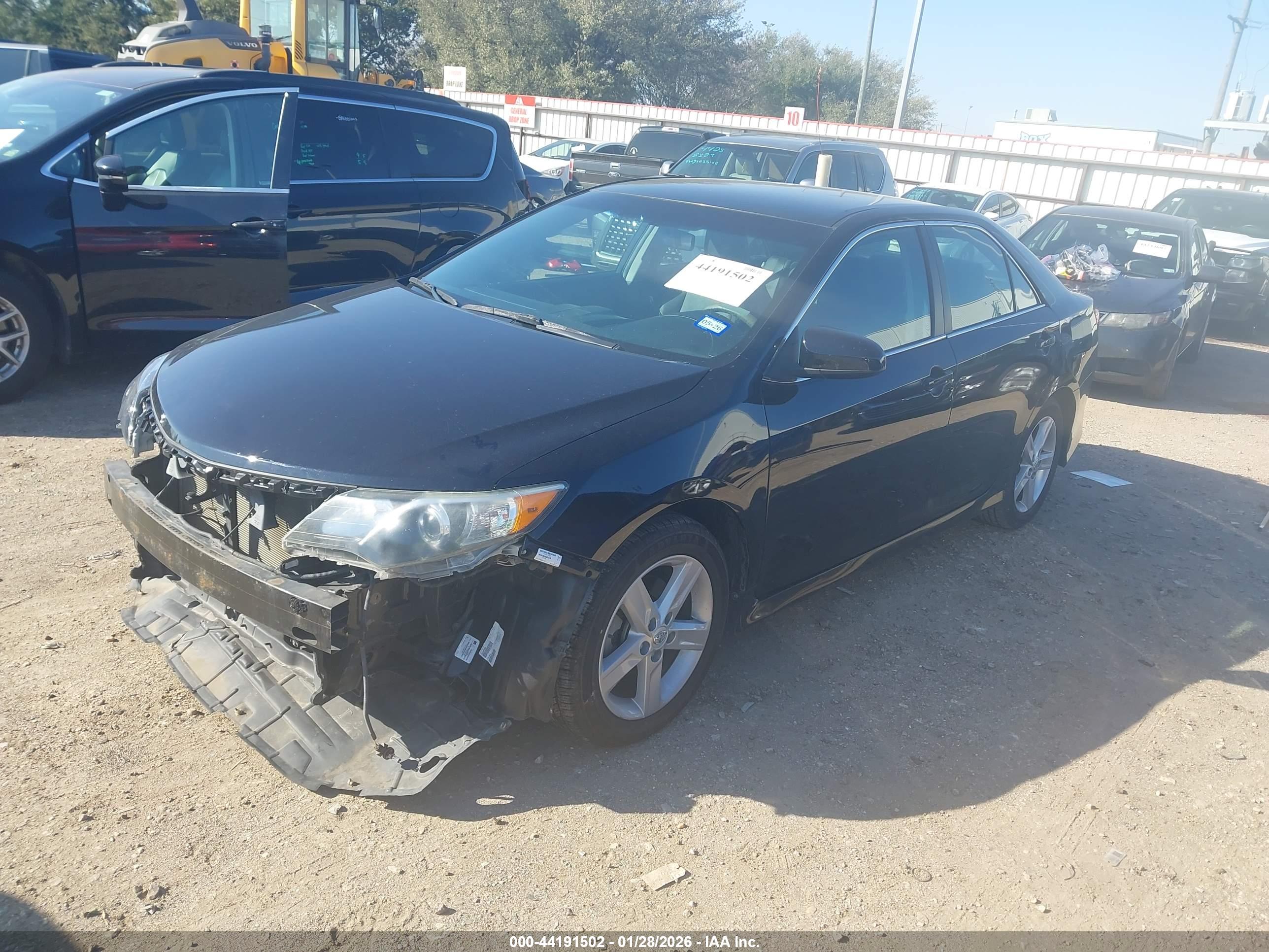 TOYOTA CAMRY image 2