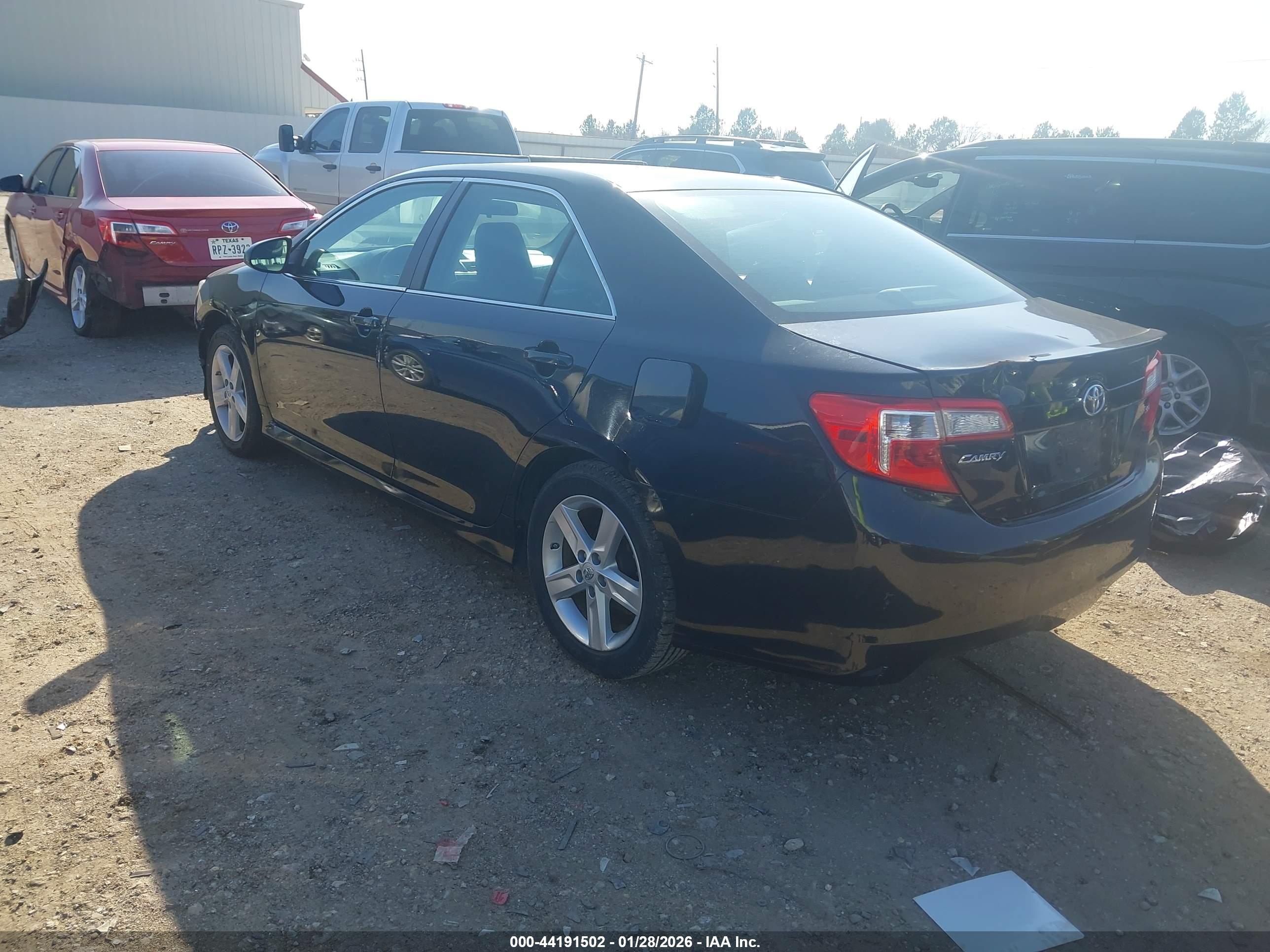 TOYOTA CAMRY image 3