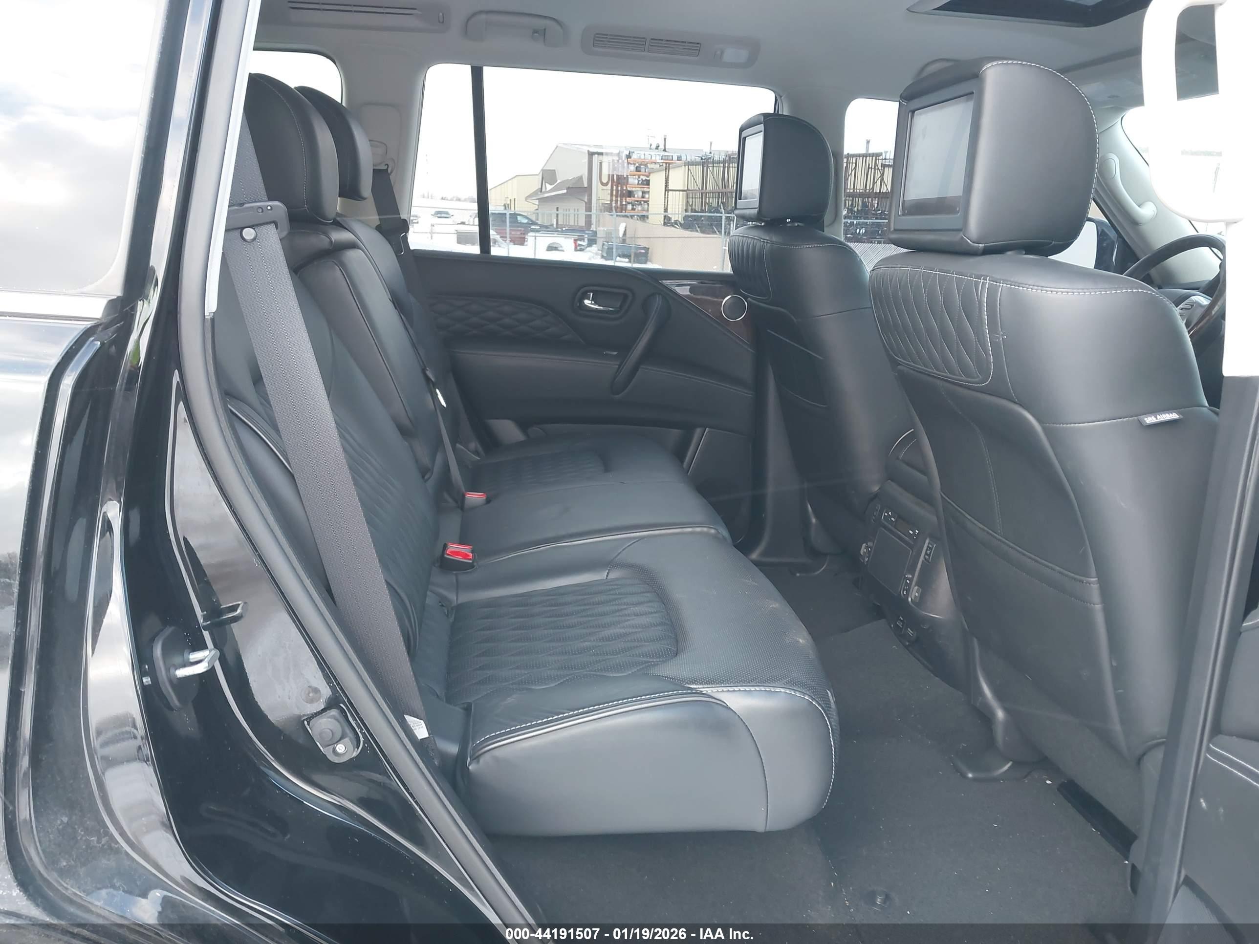 INFINITI QX80 image 8