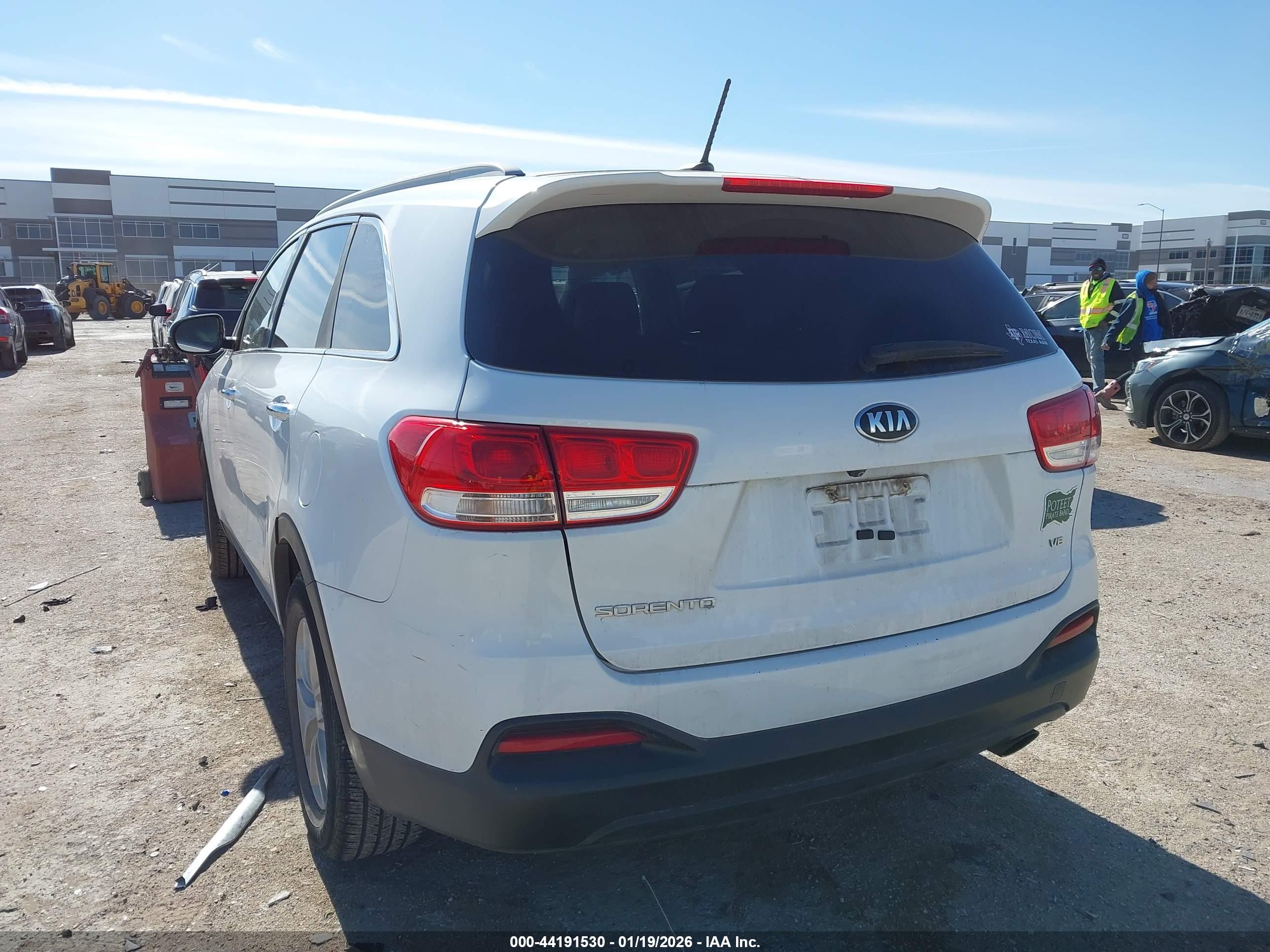 KIA SORENTO image 3