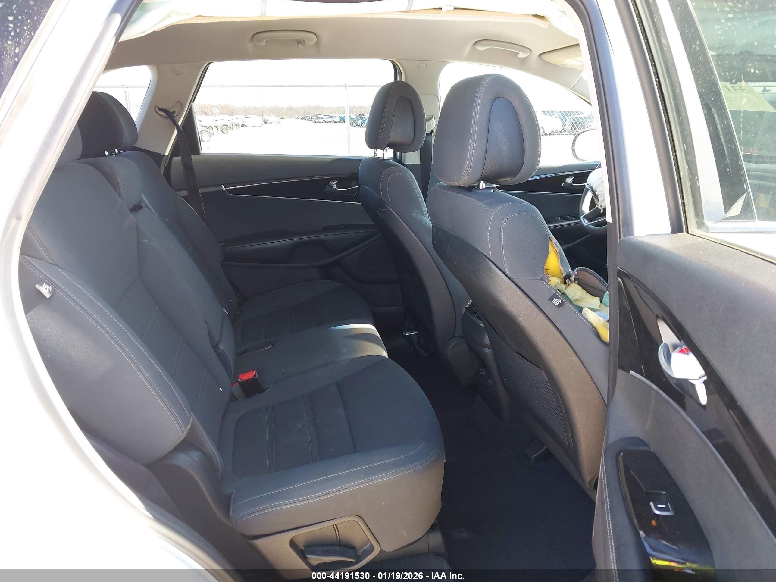 KIA SORENTO image 8