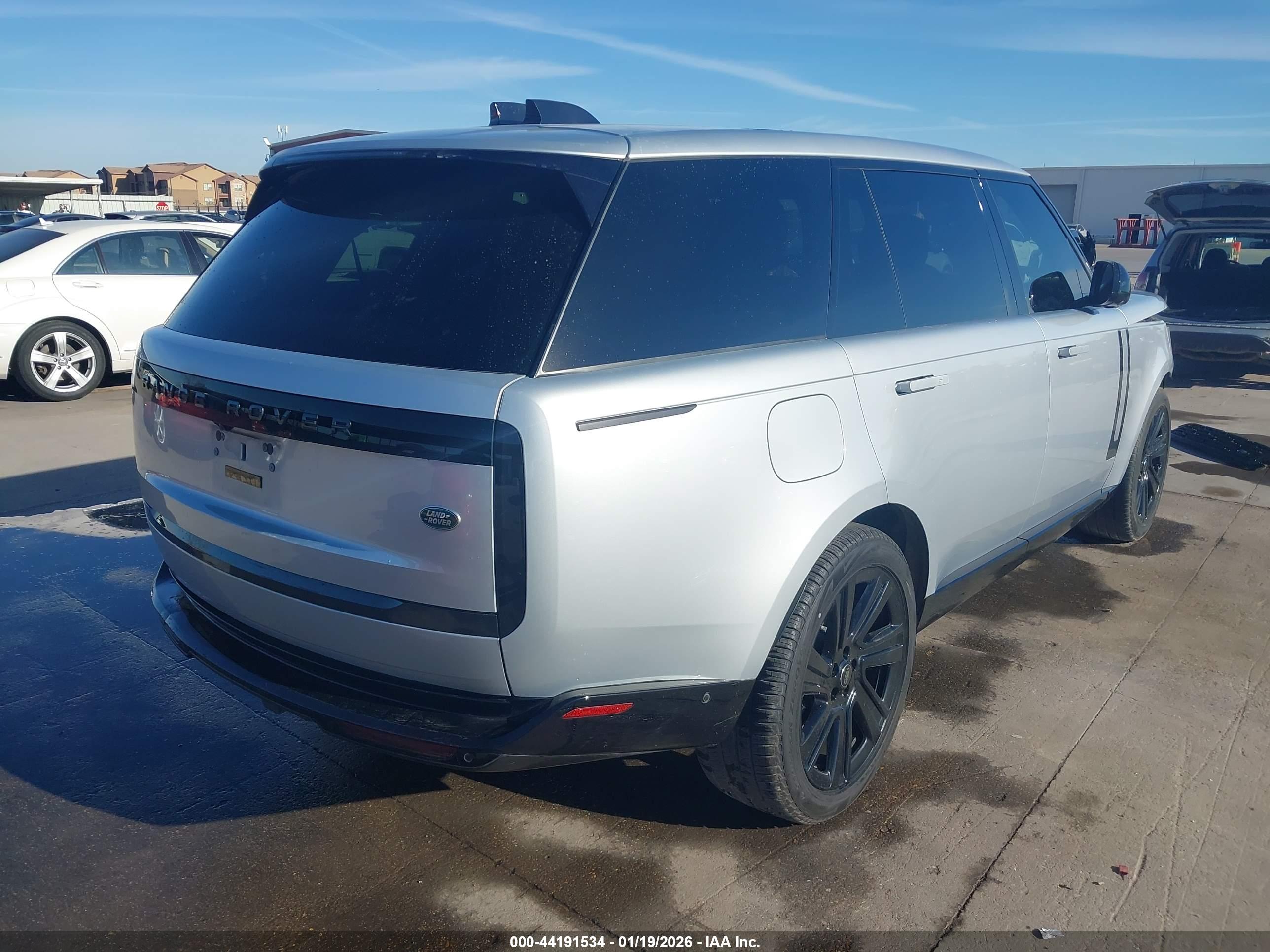 LAND ROVER image 4
