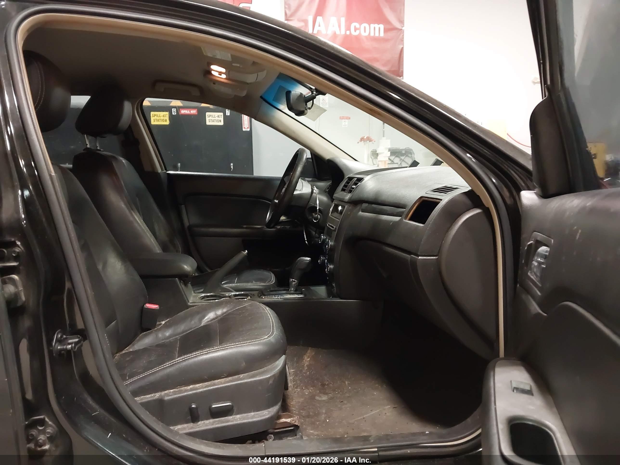 FORD FUSION image 5