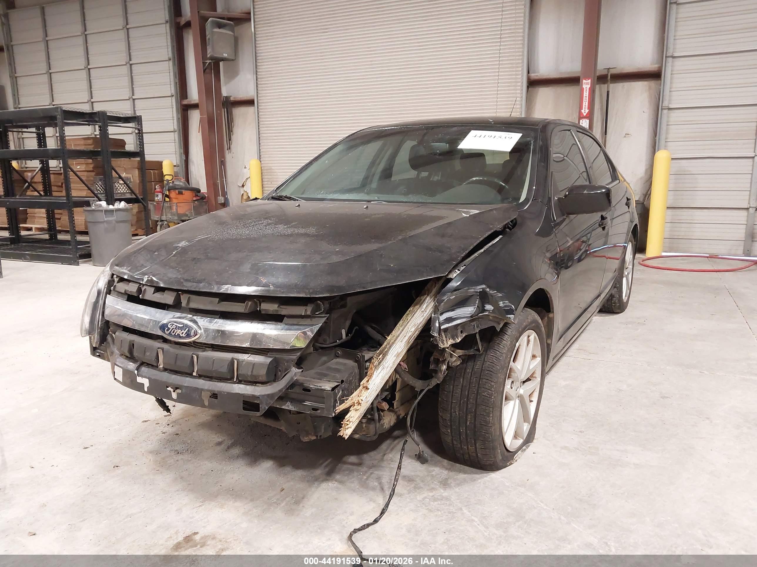 FORD FUSION image 6