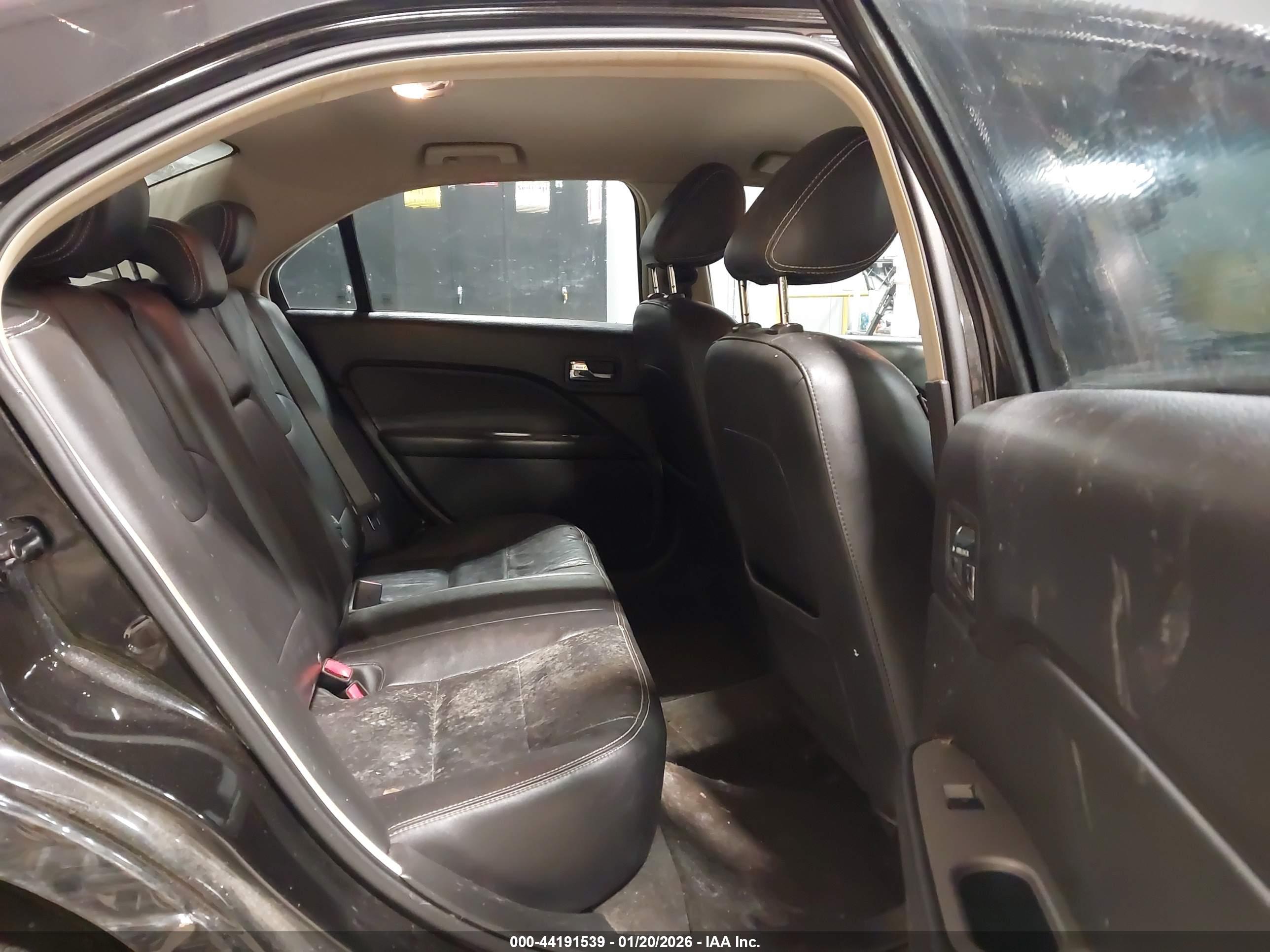 FORD FUSION image 8
