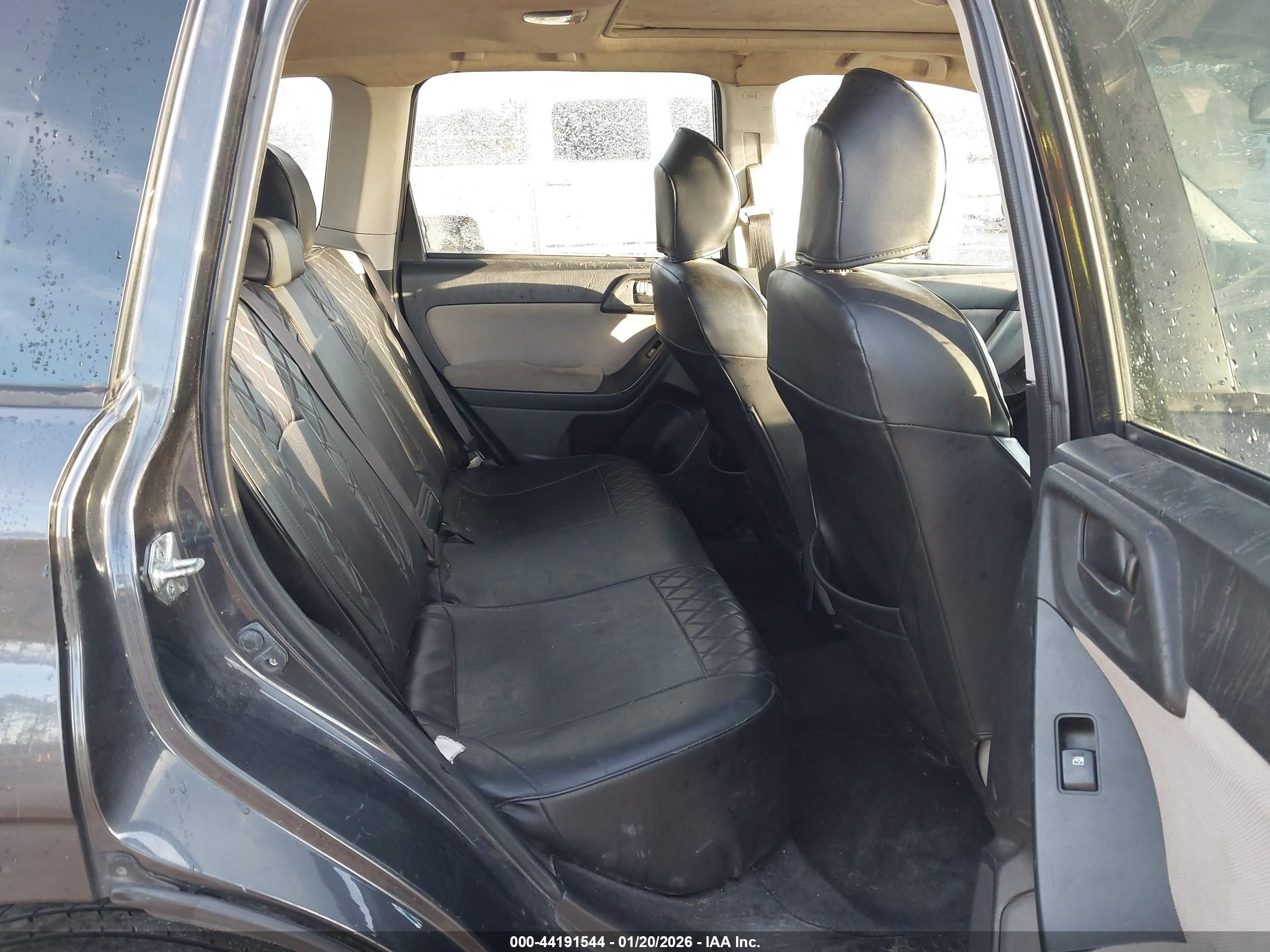 SUBARU FORESTER image 8