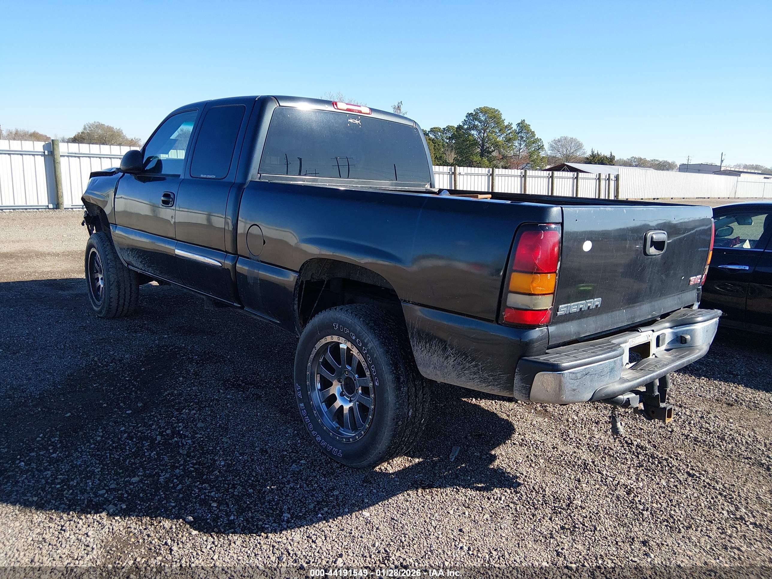 GMC SIERRA image 3