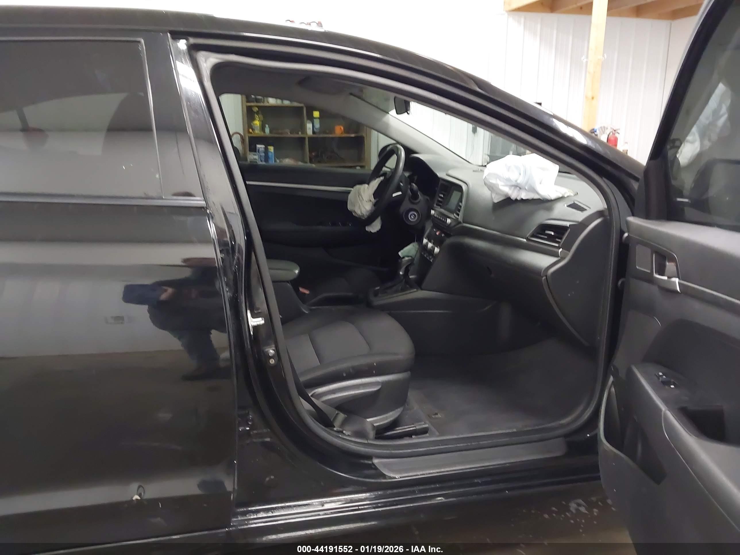 HYUNDAI ELANTRA image 5